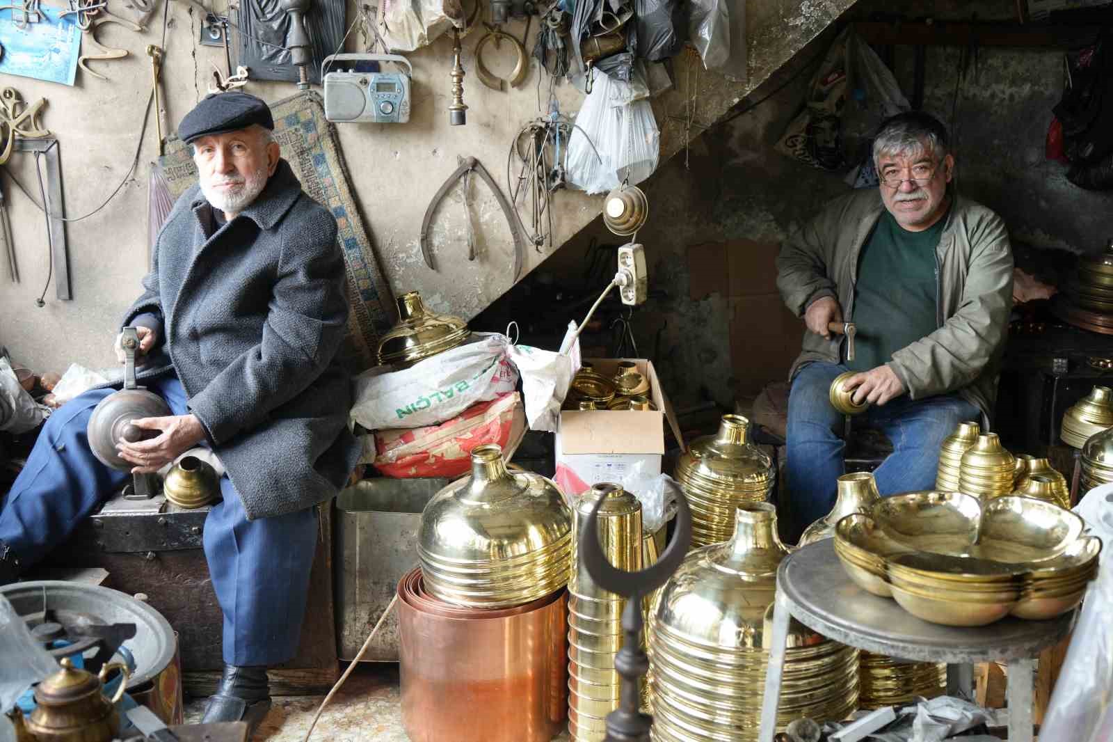 77 yıldır Türkiye’nin minberi ve minarelerini süslüyor
