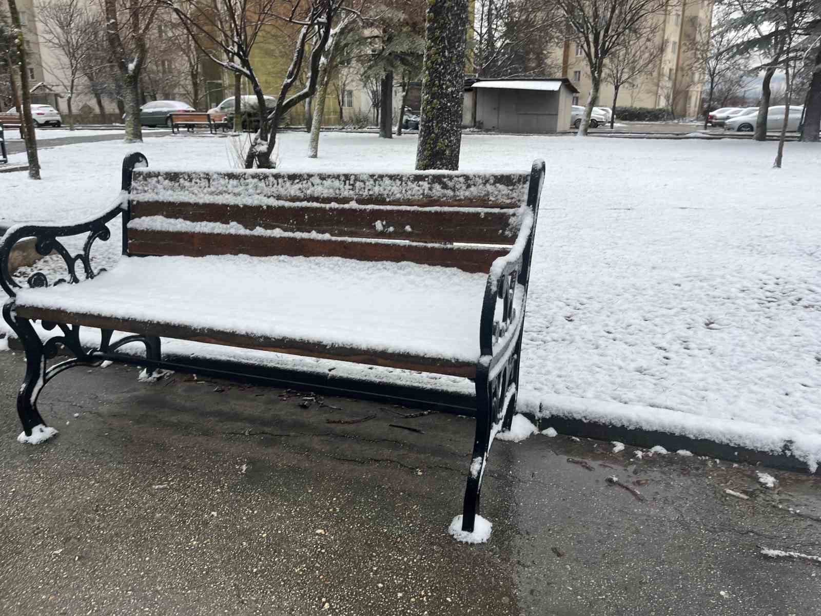 Eskişehir güne karla uyandı
