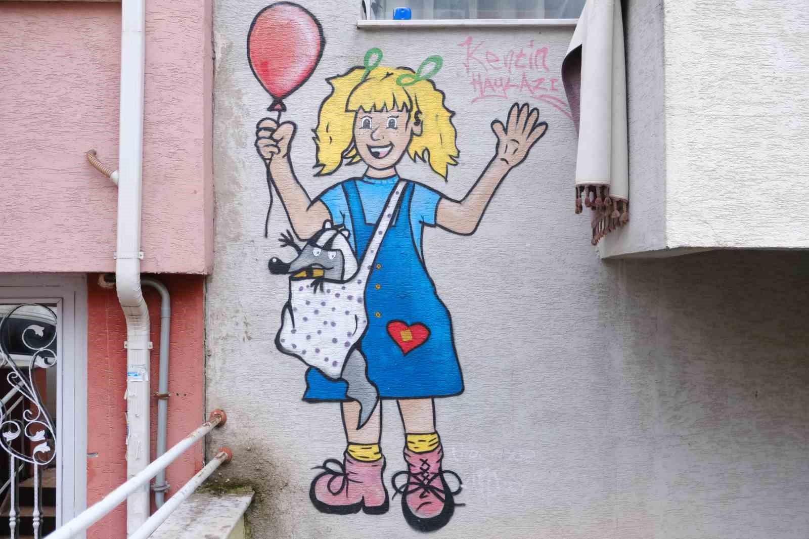 Eskişehir’de duvarlara çizilen grafitiler vatandaşın ilgisini çekiyor
