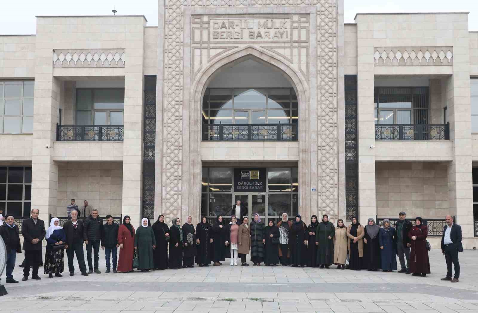 Evlat nöbetine katılan aileler Konya’da