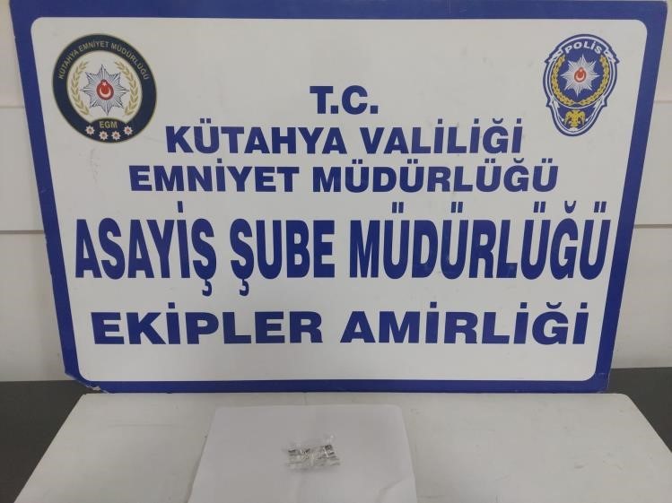 Kütahya’da 1 kişinin üzerinde uyuşturucu ele geçirildi