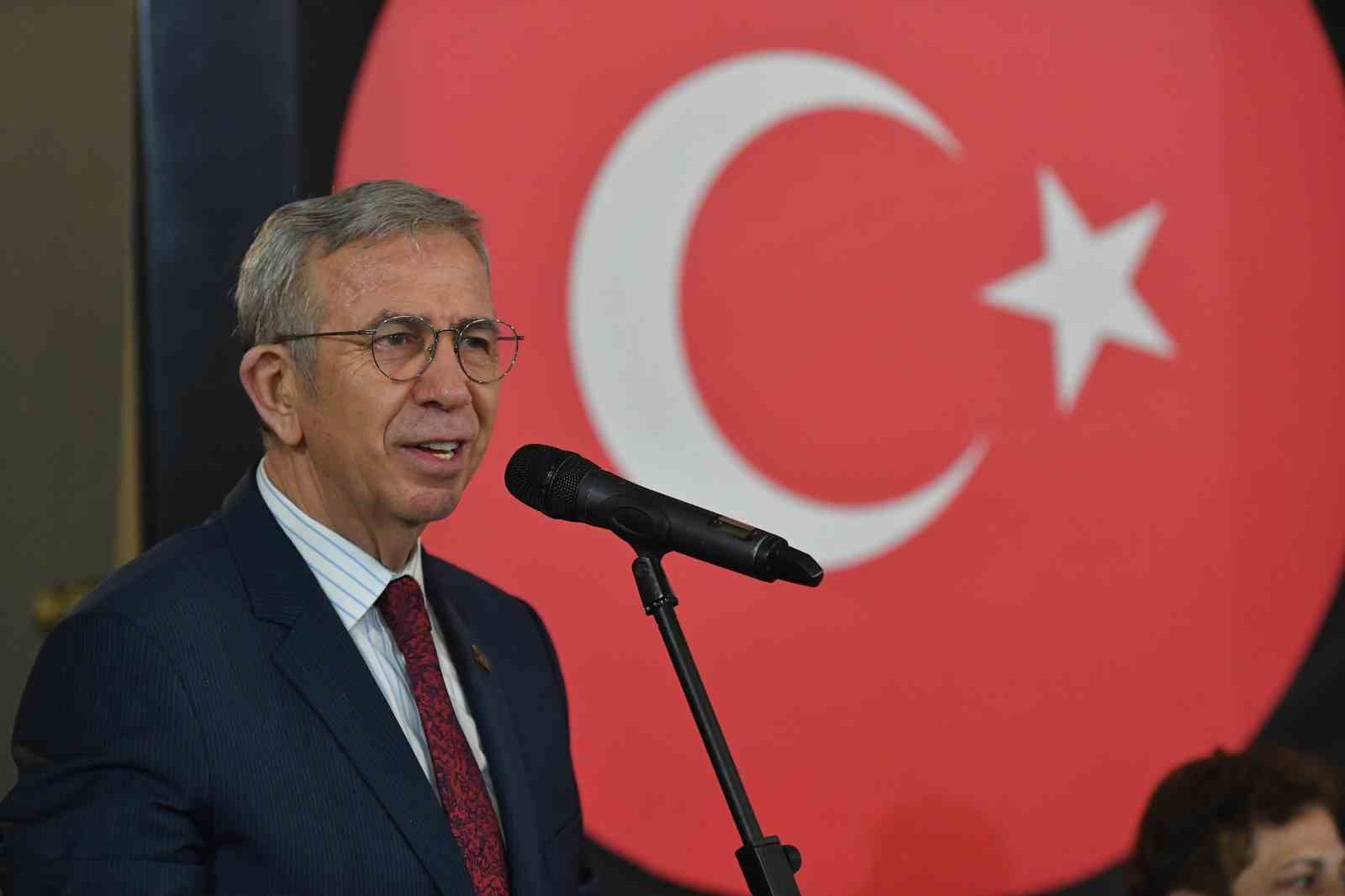 Başkan Yavaş, Ankara Kent Konseyi ev sahipliğinde düzenlenen ’Kars ve Çevre İlleri Demokrat Dernekler Federasyonu ile Erzurumlular Dayanışma Federasyonu İstişare Toplantısı’na katıldı