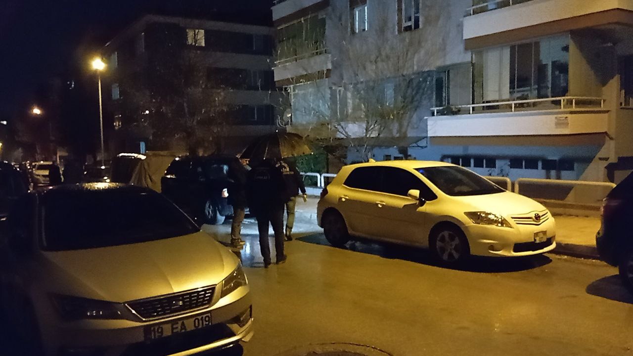 Sokak ortasında silahlı saldırıya uğrayan kişi ağır yaralandı
