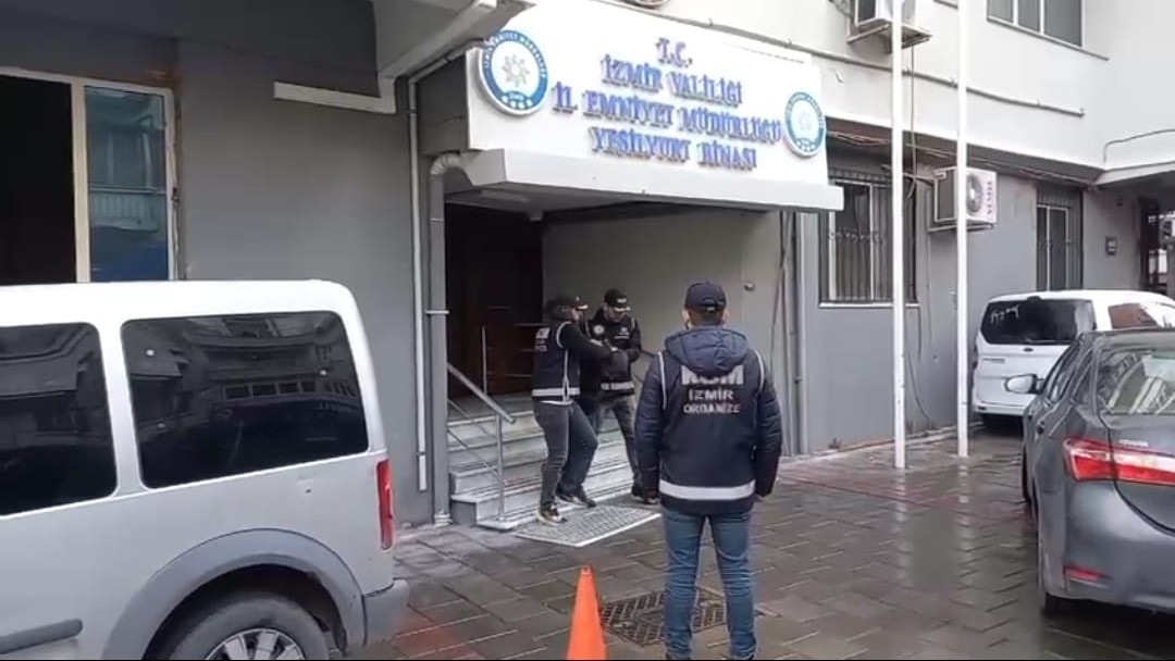 Silahlar Bornova’da, şüpheliler Torbalı’da yakalandı