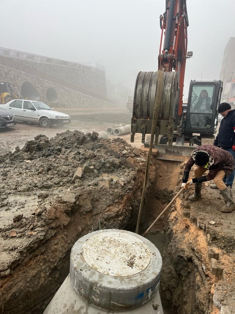 Manisa trafiğini rahatlatacak cider yolunda altyapı çalışmaları sürüyor