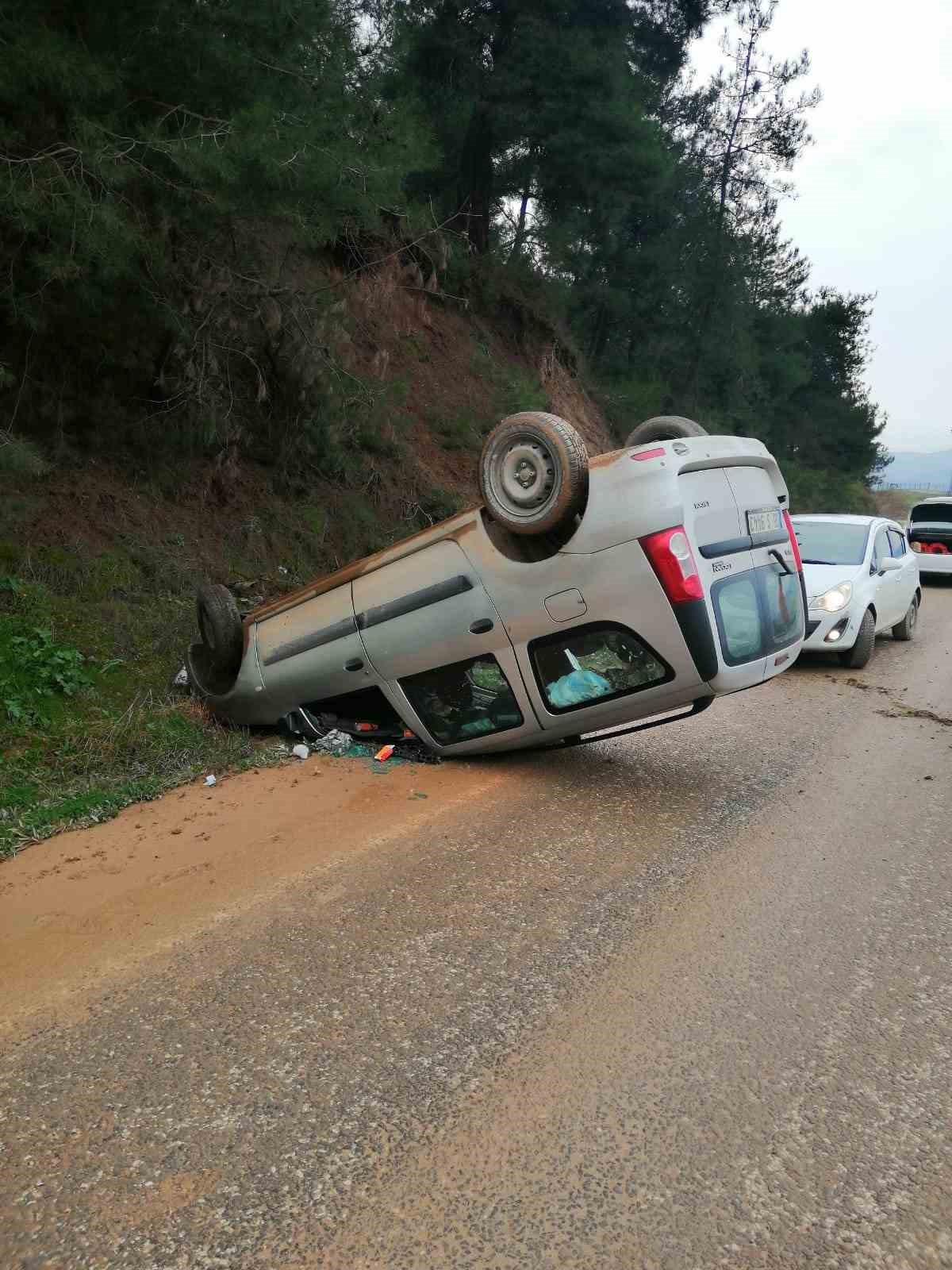 Osmaneli&rsquo;de takla atan aracın s&uuml;r&uuml;c&uuml;s&uuml; yaralandı
