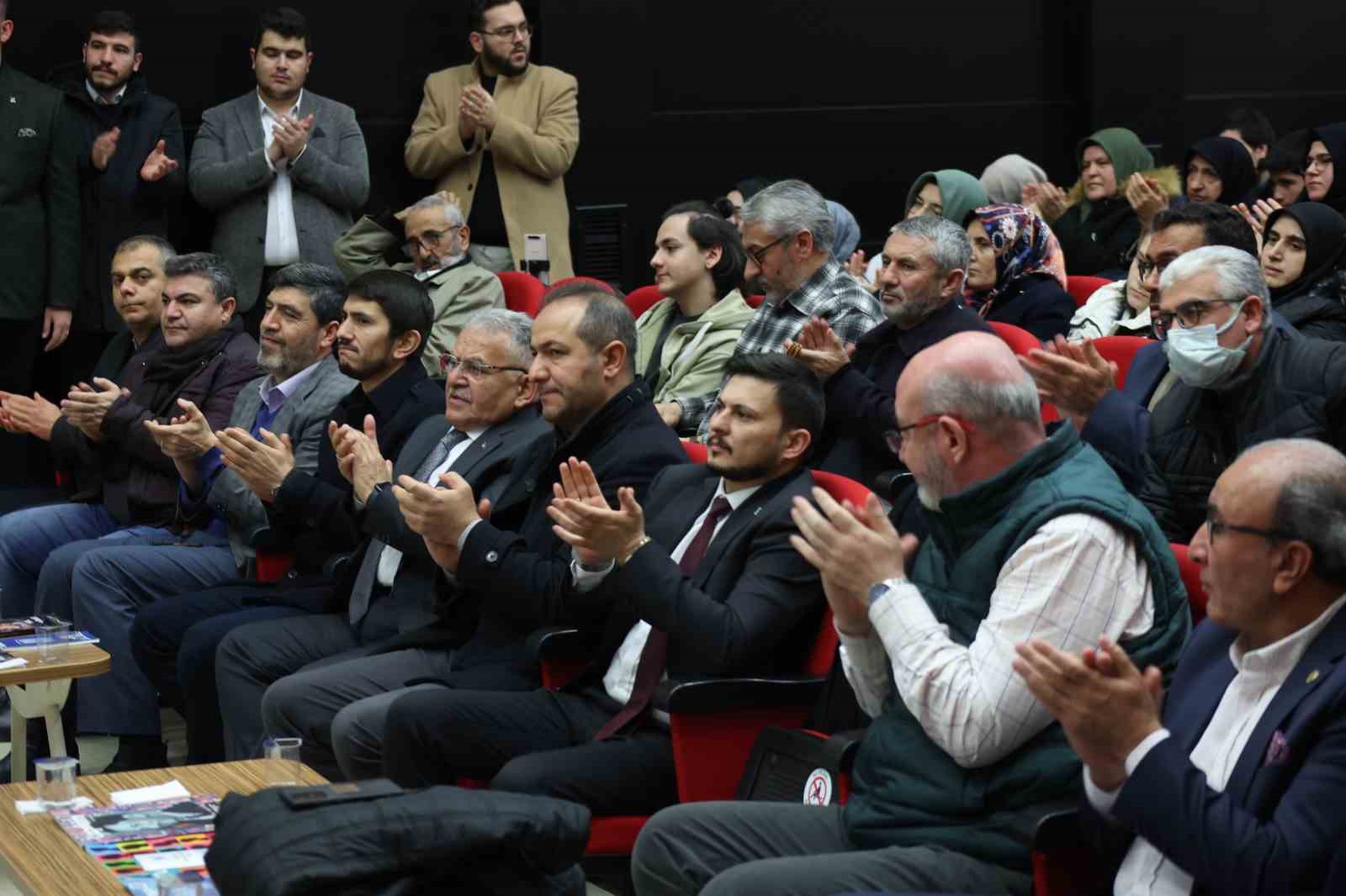 Başkan Büyükkılıç TÜGVA’nın ‘Köklerden Göklere’ konferansına katıldı
