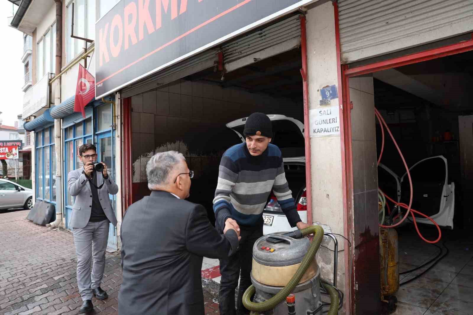 Başkan Büyükkılıç, Yeni Mahalle esnafı ile buluştu
