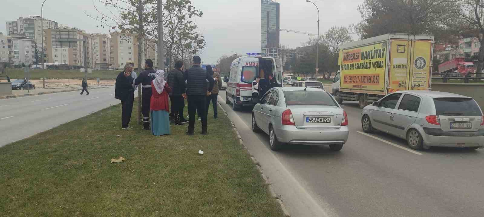 Gaziantep’te takla atan araçta bulunan 4 kişi yaralandı