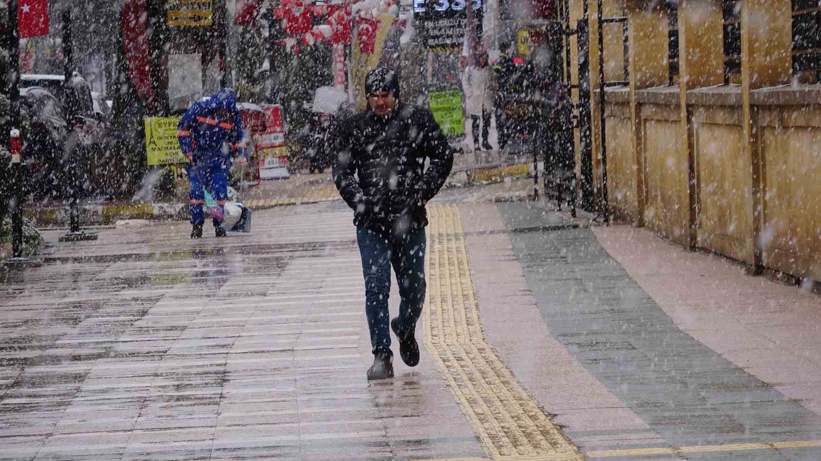 Yozgat’ta kar yağışı etkili oldu