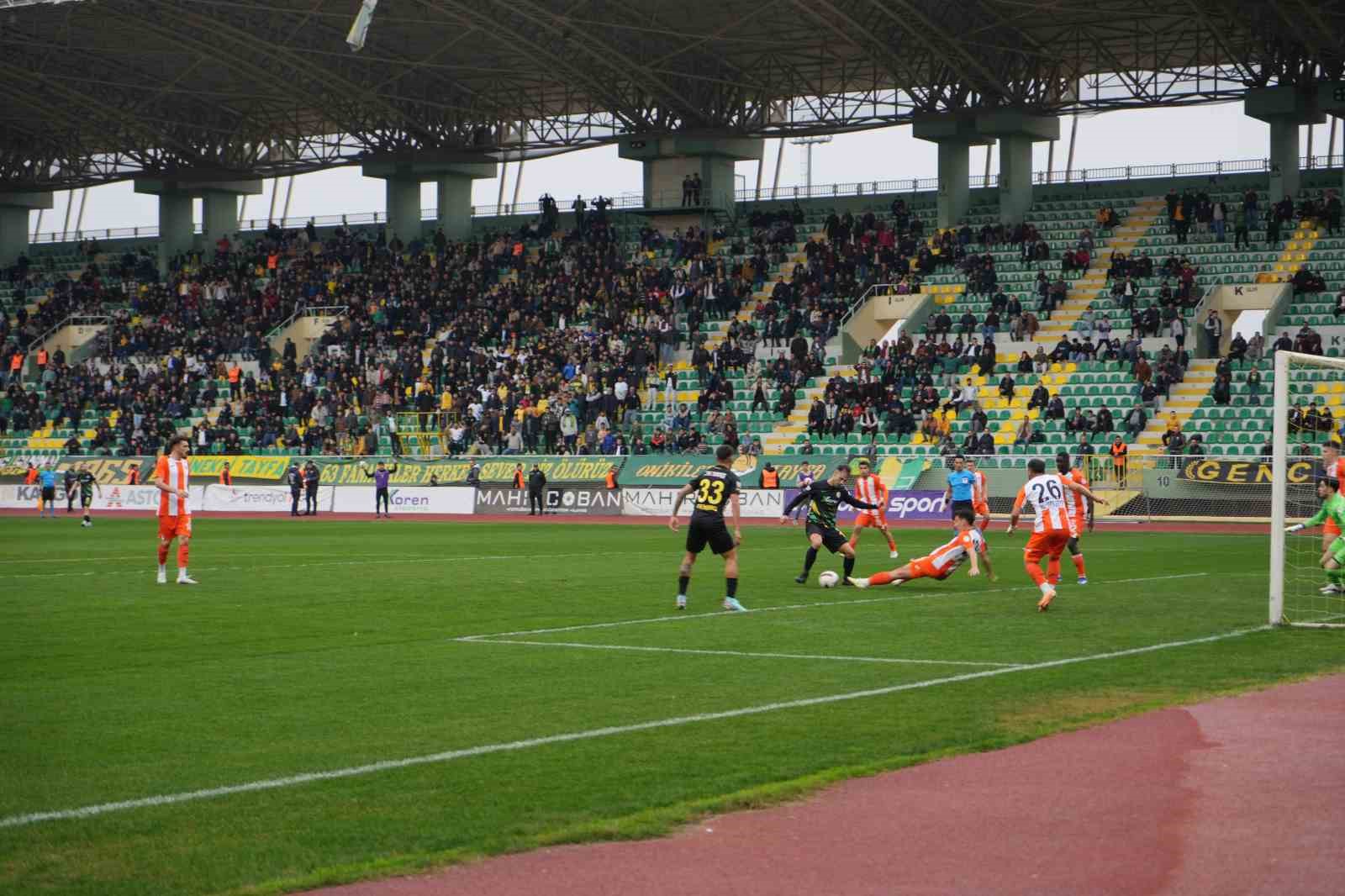Trendyol 1. Lig: Şanlıurfaspor: 1 - Adanaspor: 0 (İlk yarı)