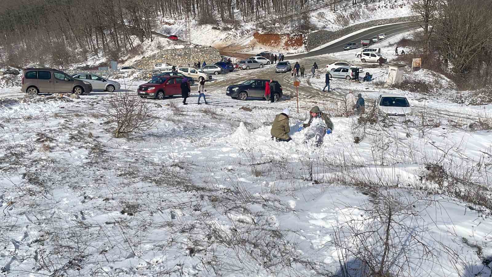 Kırklareli&rsquo;de vatandaşlar karın tadını &ccedil;ıkardı
