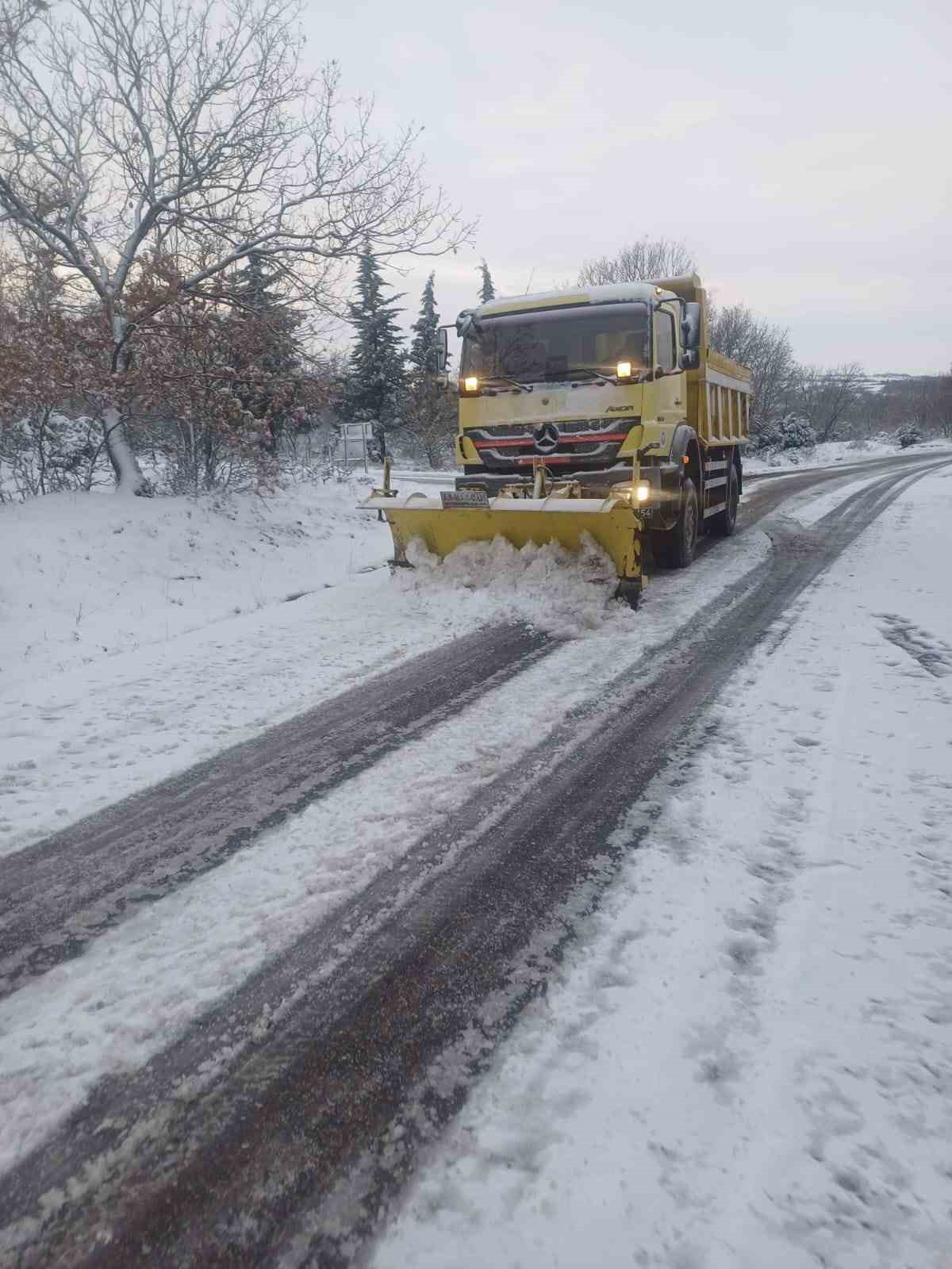 Edirne’nin köylerinde kar ile mücadele devam ediyor
