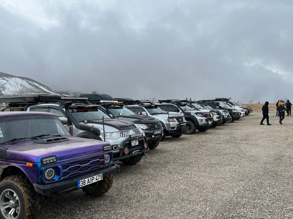 Kar yağmayan Hazarbaba Dağı, Off Road tutkunlarının durağı oldu
