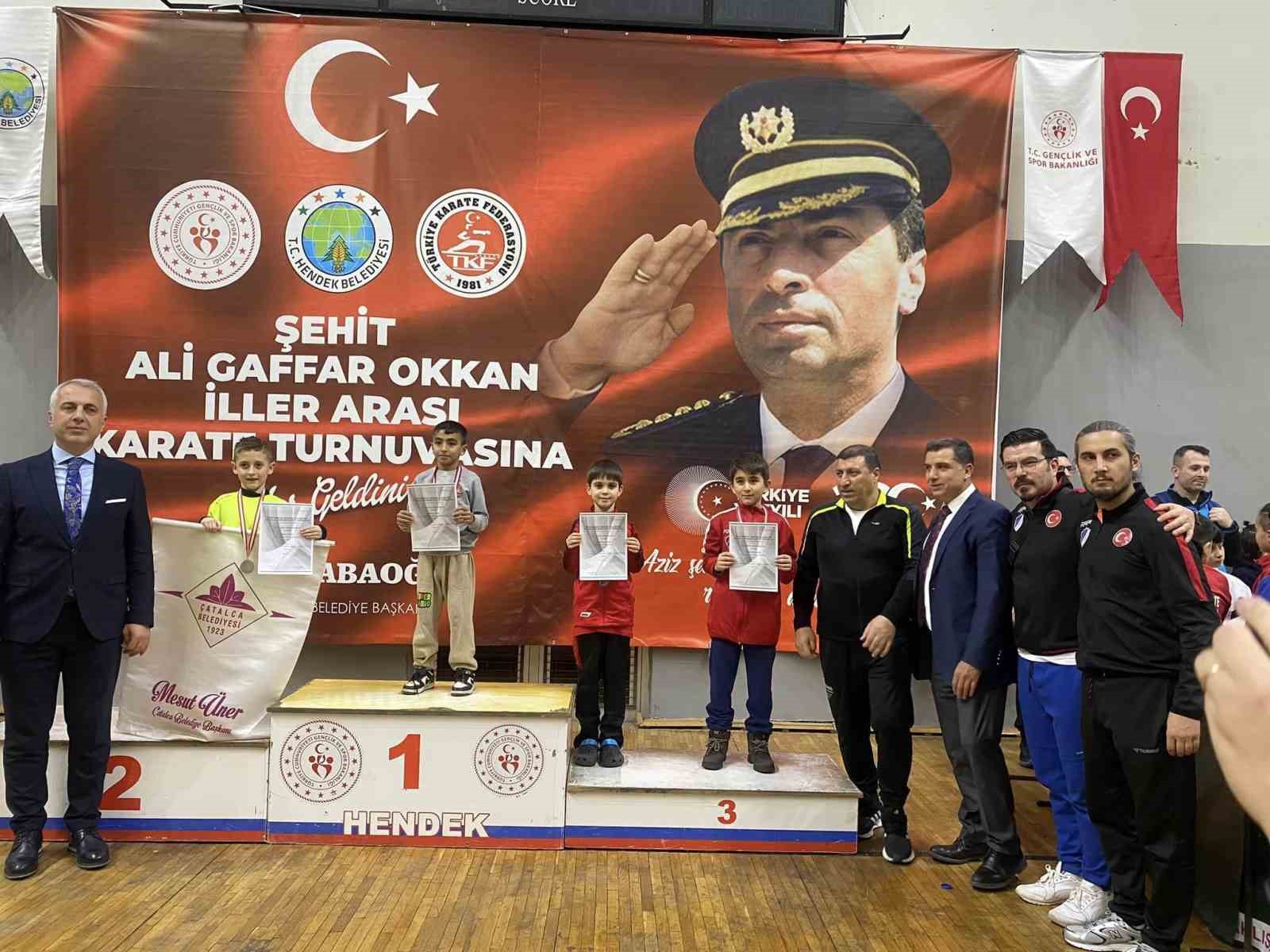 Karate Turnuvasında 9 madalya ile döndüler