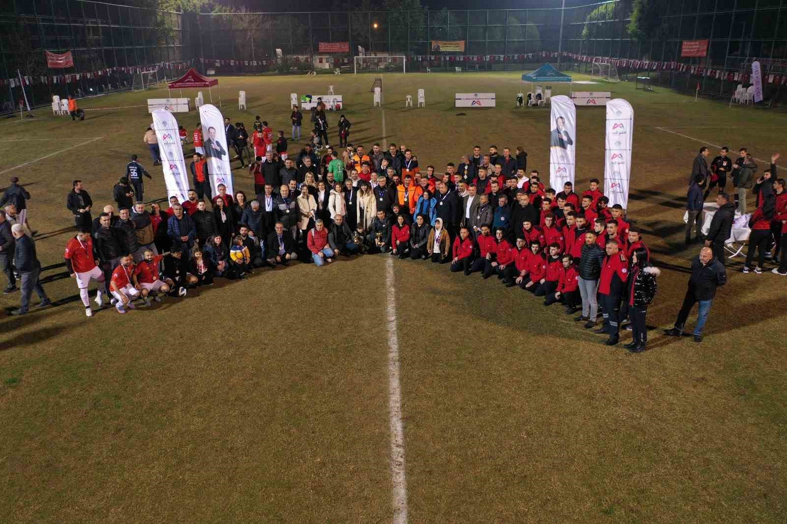 ’3.Birimler Arası Futbol Turnuvası’nın şampiyonu Gençlik ve Spor Hizmetleri Dairesi oldu