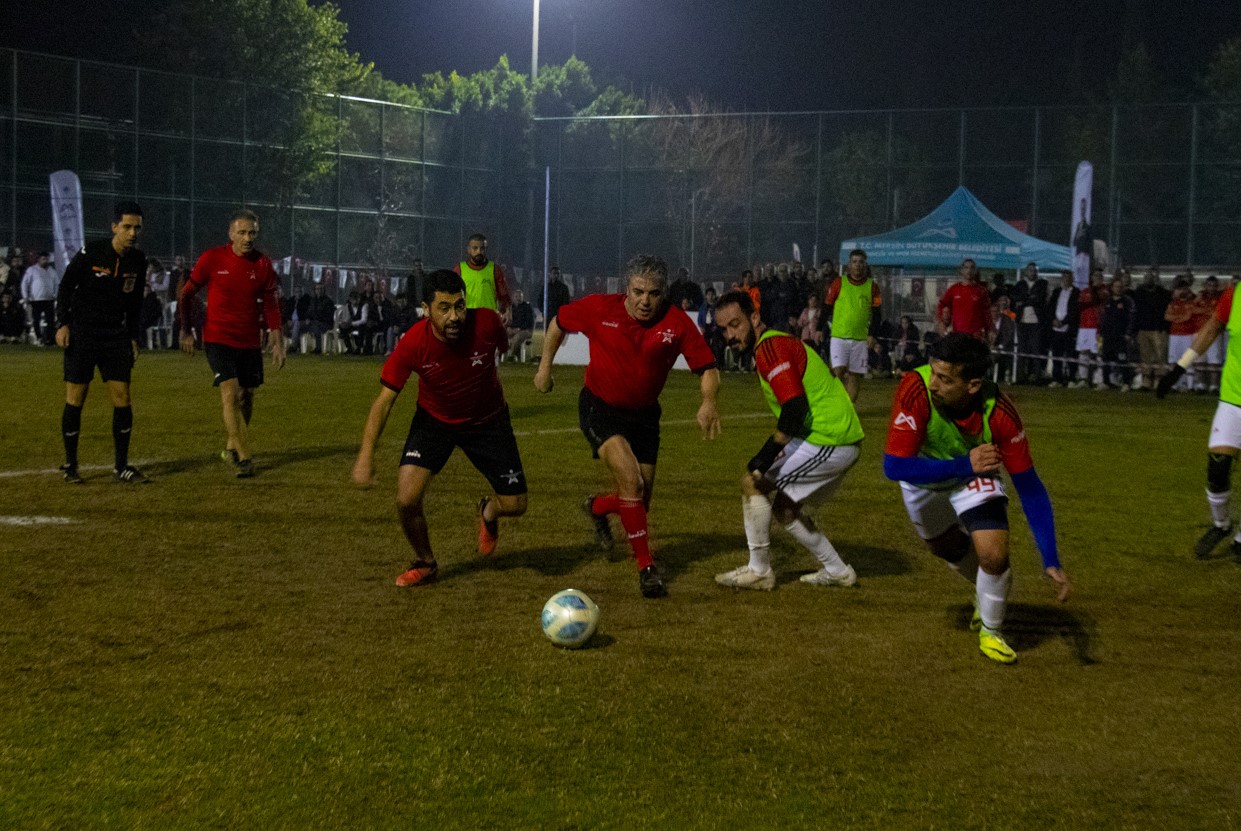 ’3.Birimler Arası Futbol Turnuvası’nın şampiyonu Gençlik ve Spor Hizmetleri Dairesi oldu
