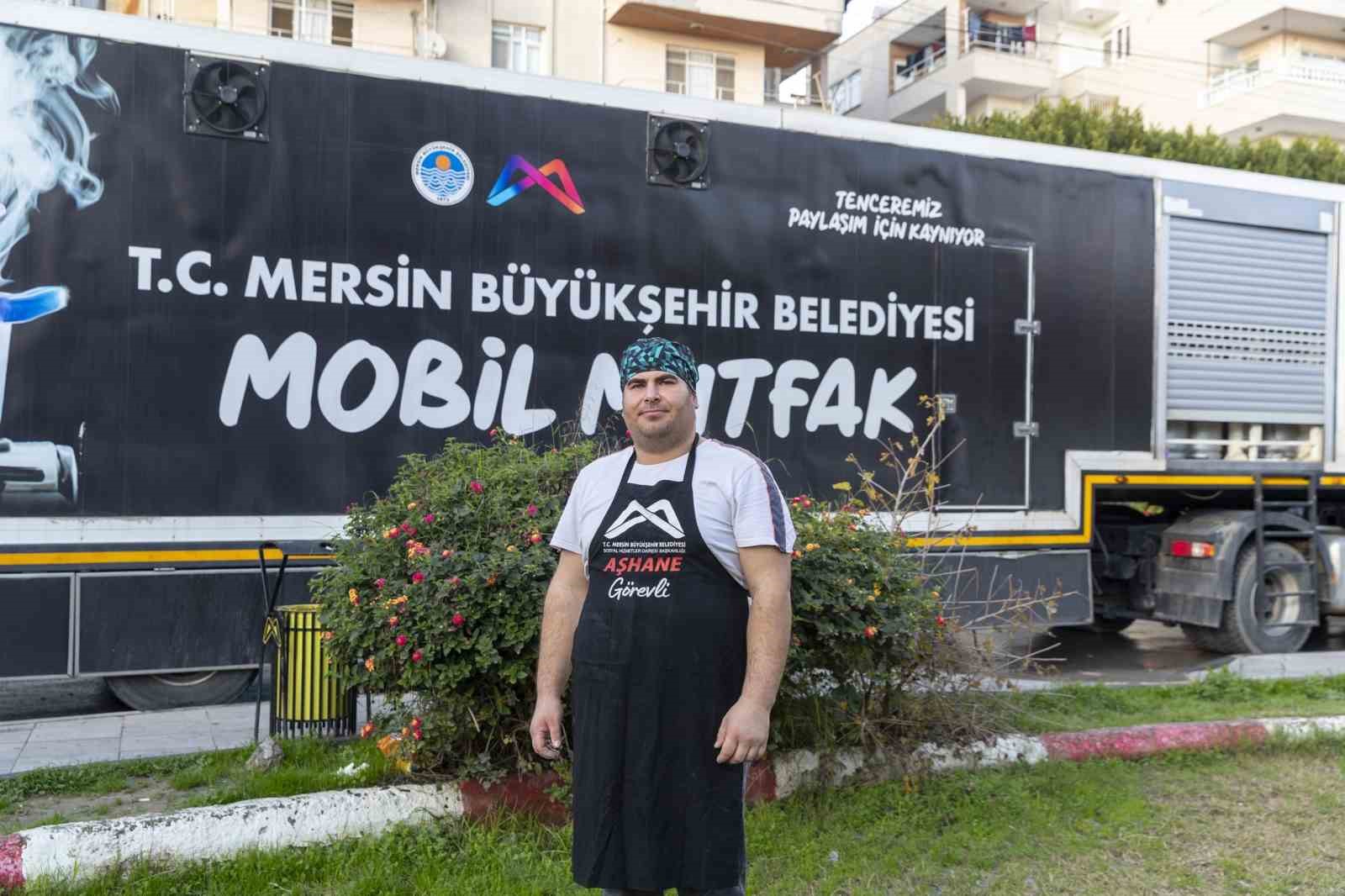 ’Mobil Mutfak Tırı’ ve ’Mahalle Mutfakları’ 48 noktada 3 çeşit yemek hizmeti sunuyor