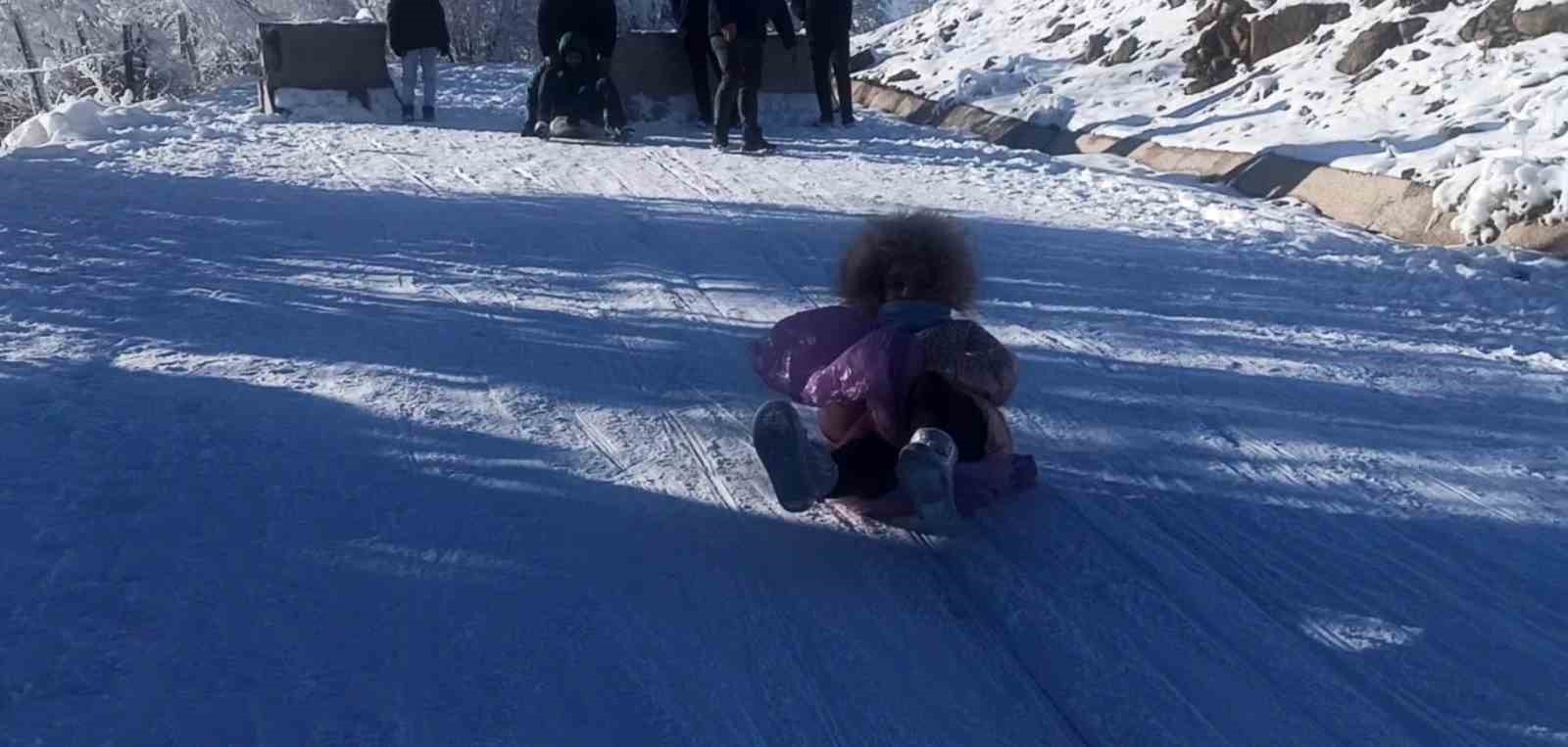 Menderesleri ile ünlü Perşembe Yaylası’nda kar güzelliği