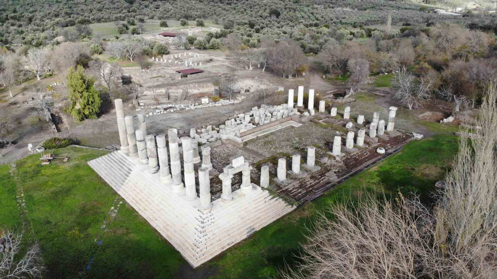 (Özel) ’Apollon Smintheus Tapınağı’nda ziyaretçileri fareler karşılıyor
