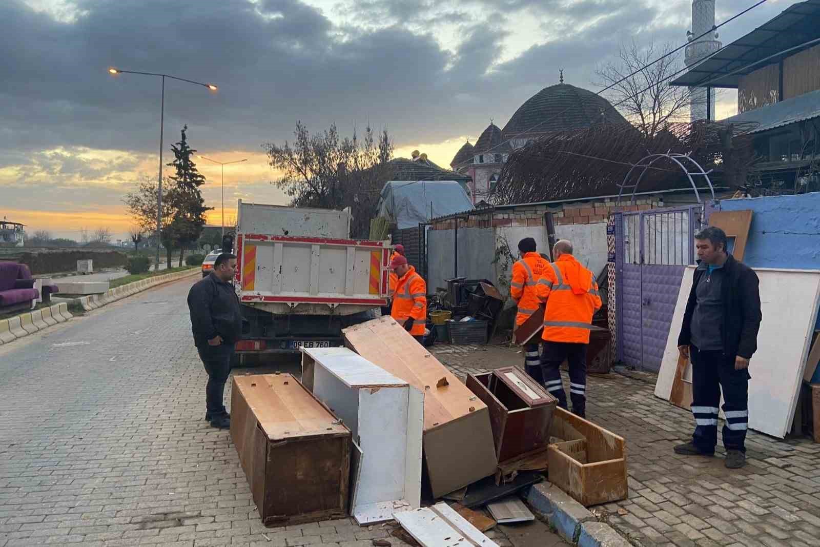 Efeler Belediyesi’nden Ilıcabaşı Mahallesi’ne yardım eli
