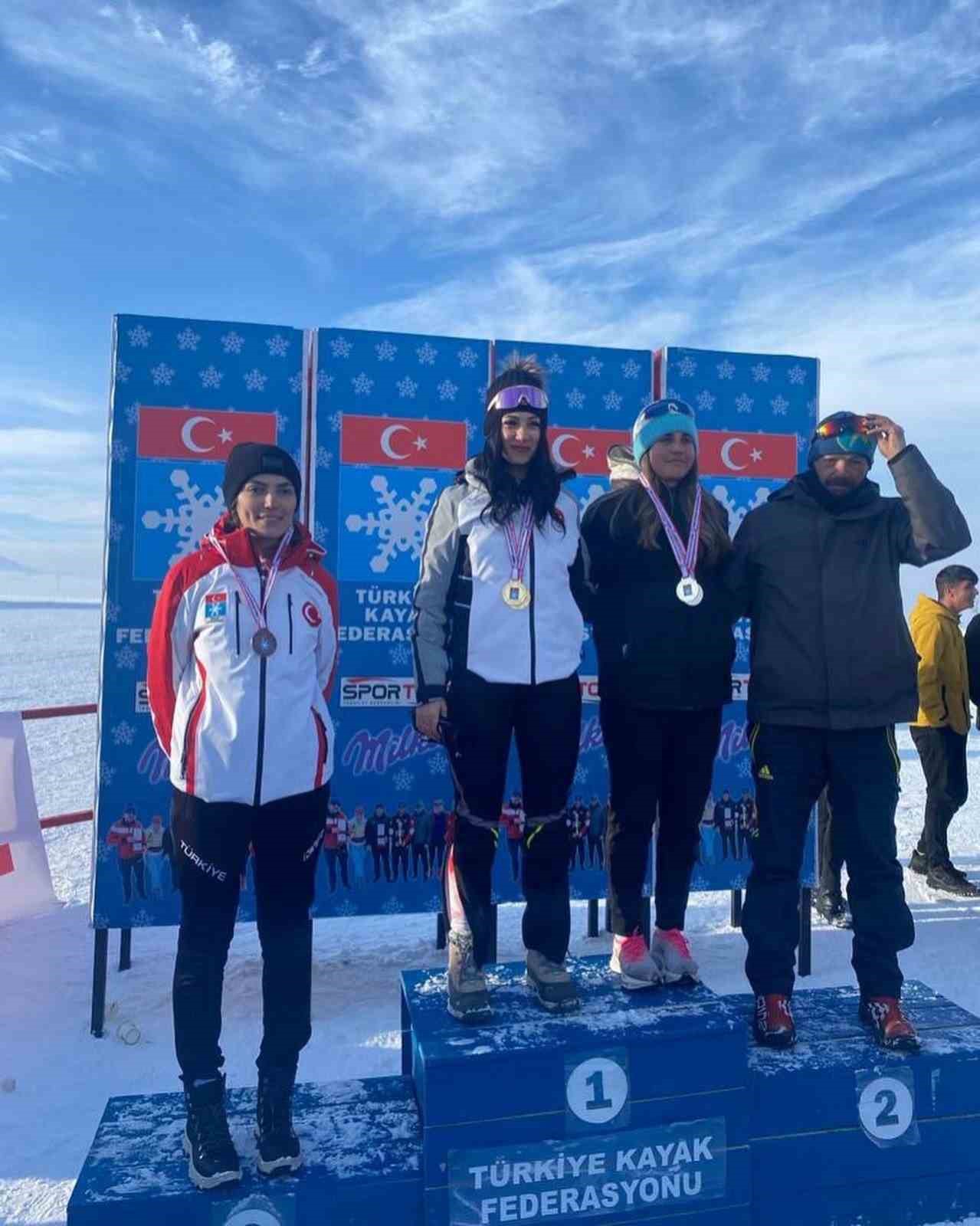 Niğdeli milli sporcu Tuncer, Kayak Şampiyonasında birinci oldu