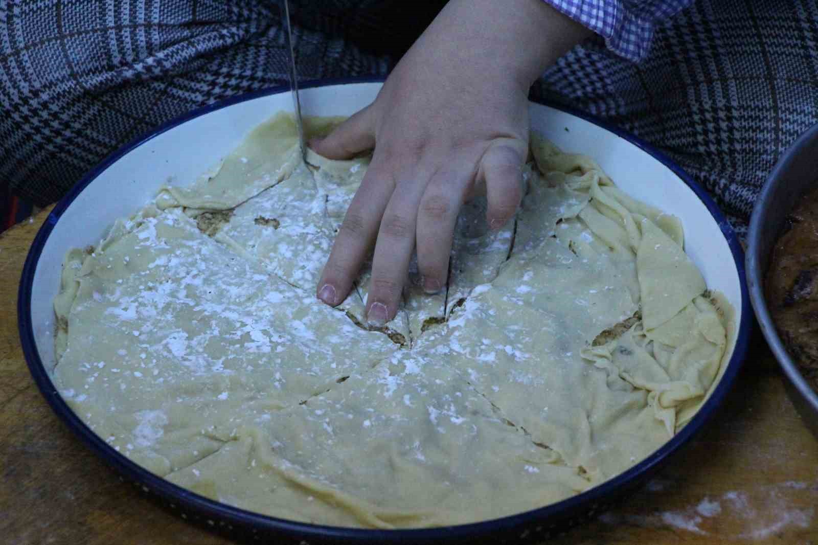 Bu baklavanın yapımında ‘kül’ kullanılıyor
