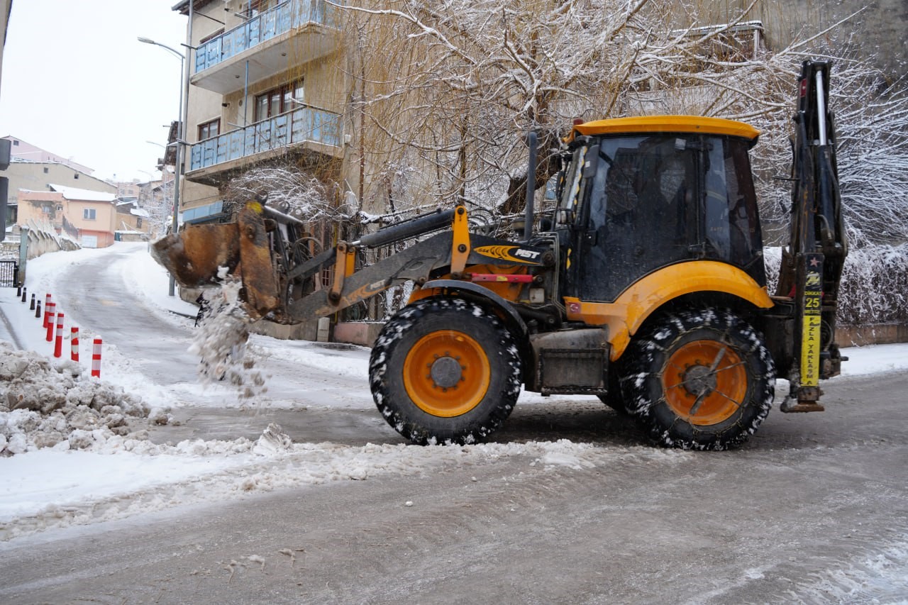 Bayburt yeniden beyaz örtüyle kaplandı
