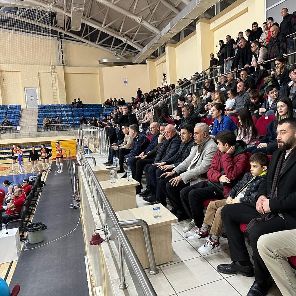 Bilecik Belediyesi Voleybol Spor Kulübü lideri evinde yendi
