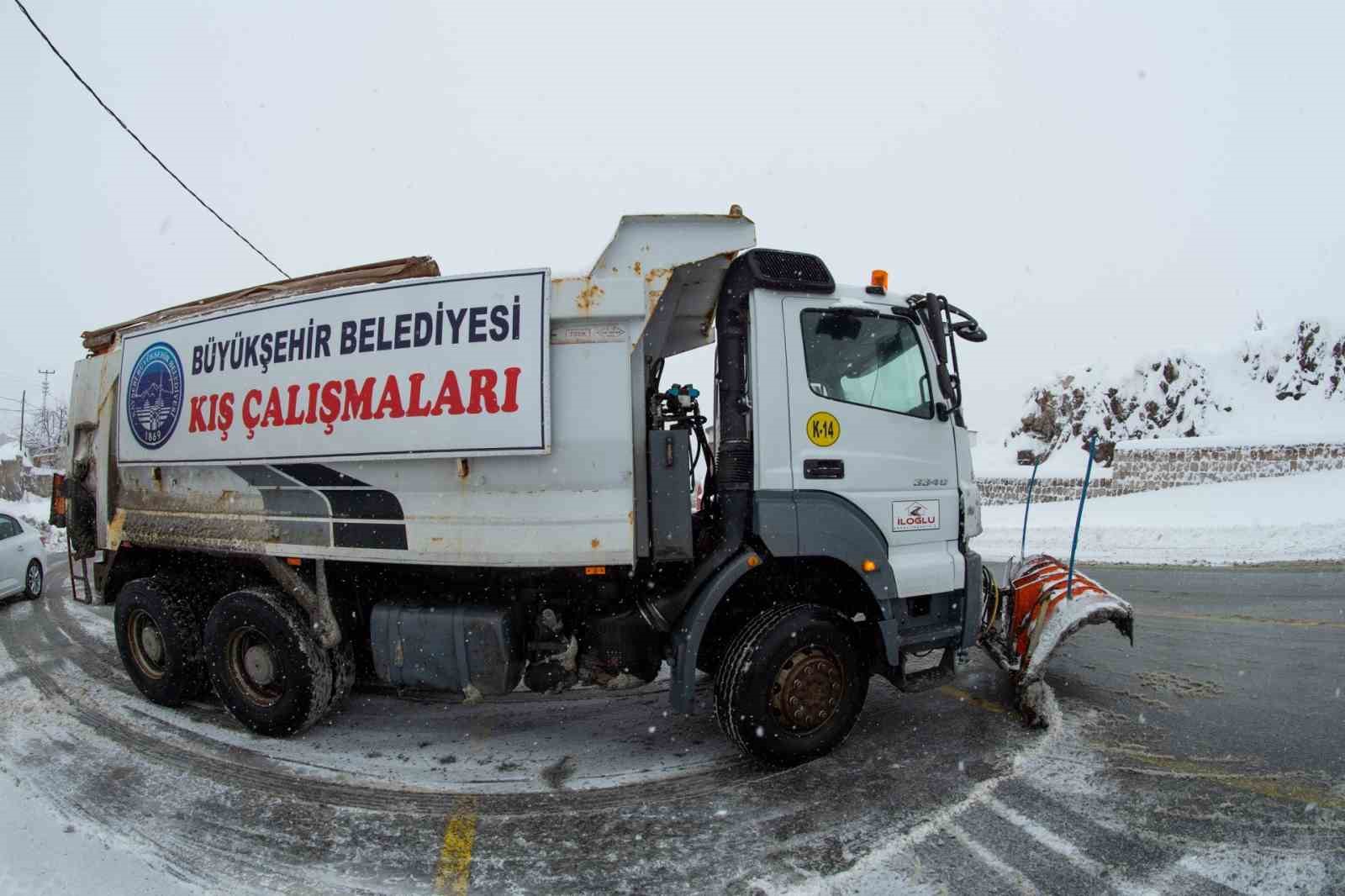 Kayseri Büyükşehir, karla mücadele için teyakkuzda
