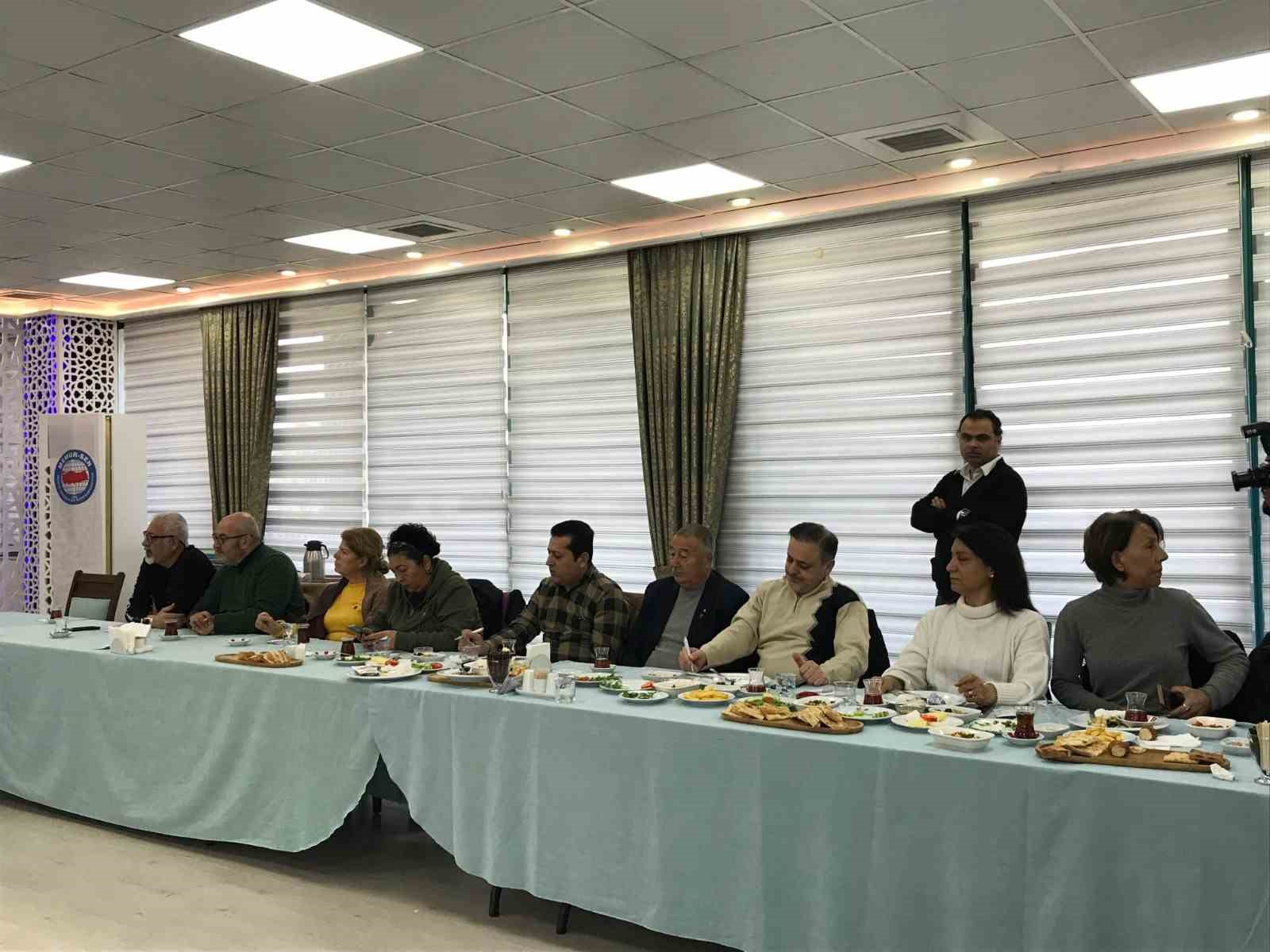 Başkan Sezer: "Sözleşmeli öğretmenlik kaldırılmalı"
