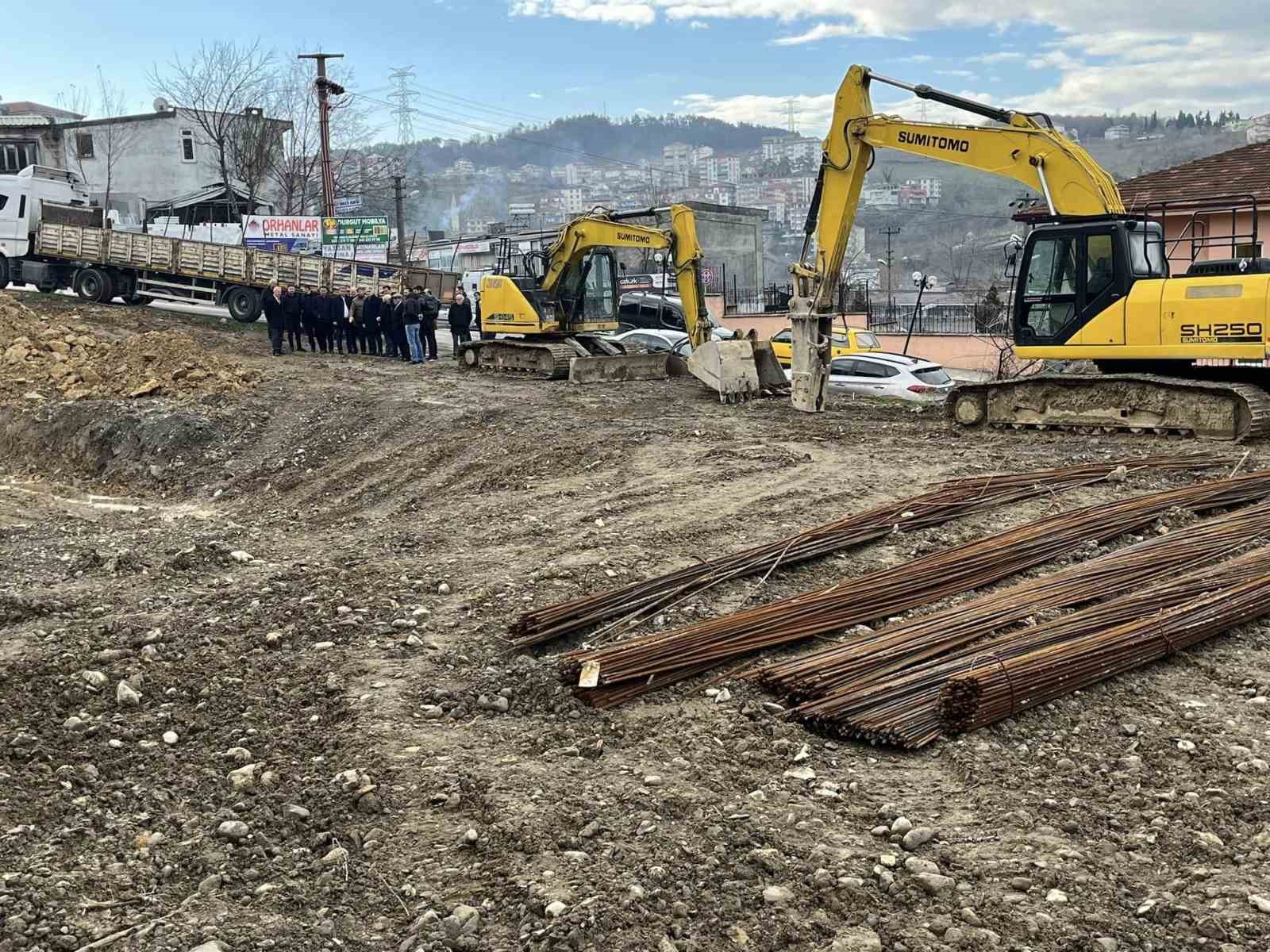 Altan G&uuml;ng&ouml;r, &ldquo;AK Parti Alaplı&rsquo;yı şantiyeye &ccedil;evirdi&rdquo;
