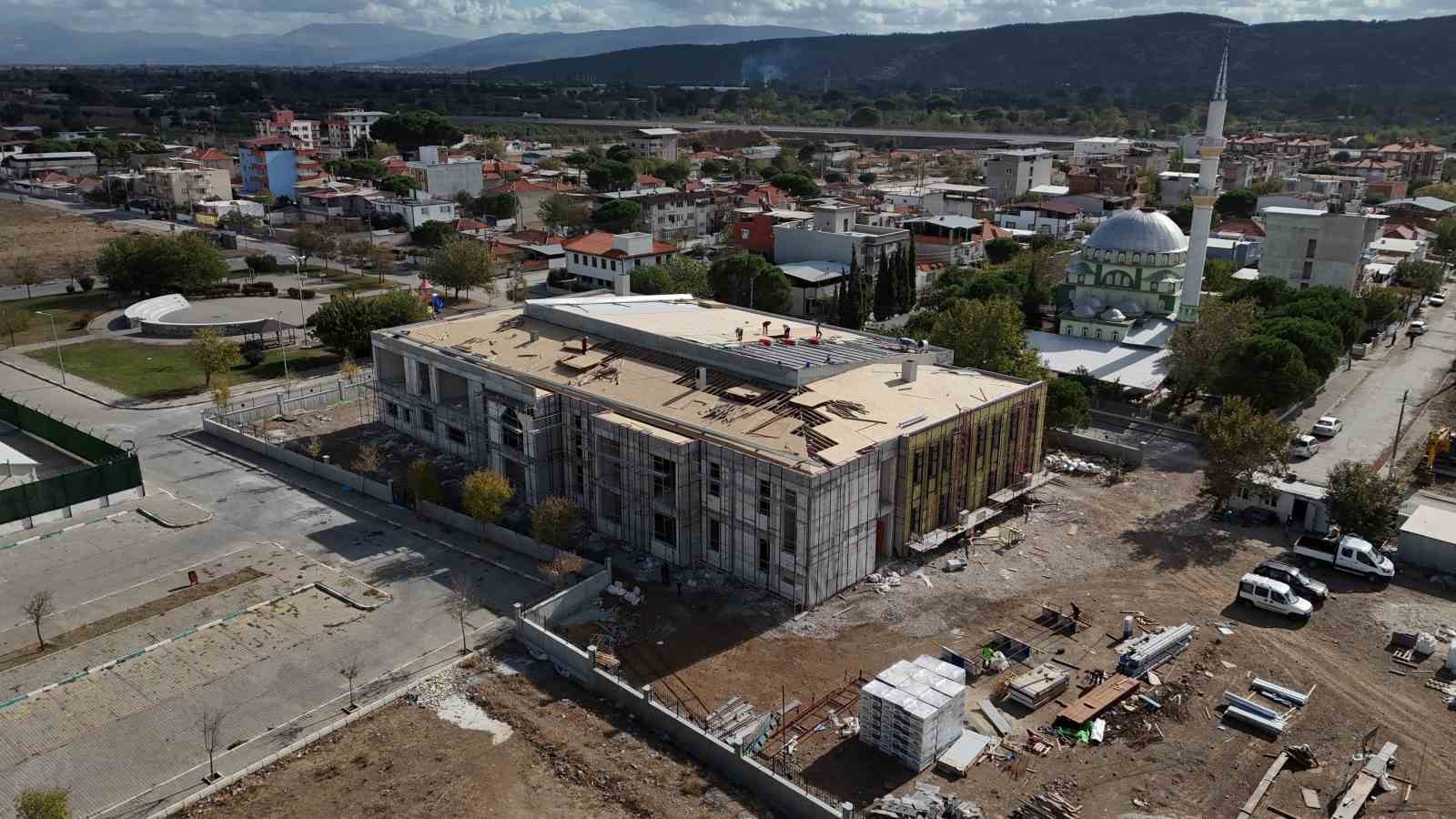 Bergama’nın yeni Gençlik Merkezi yapımında sona gelindi
