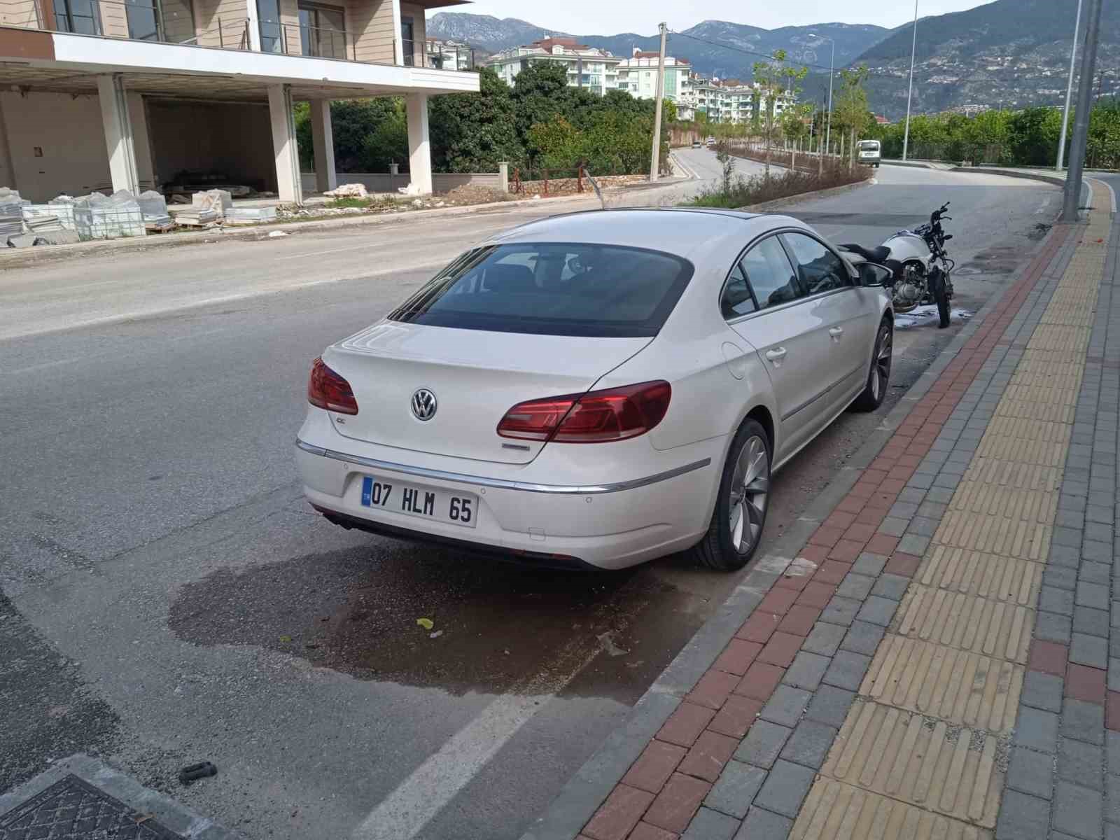 Alanya’da devrilen motosiklet sürücüsü yaralandı