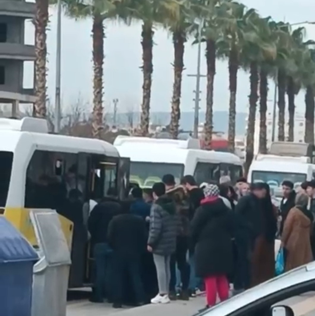 Mardin’de minibüs ile otomobil çarpıştı: 1 yaralı