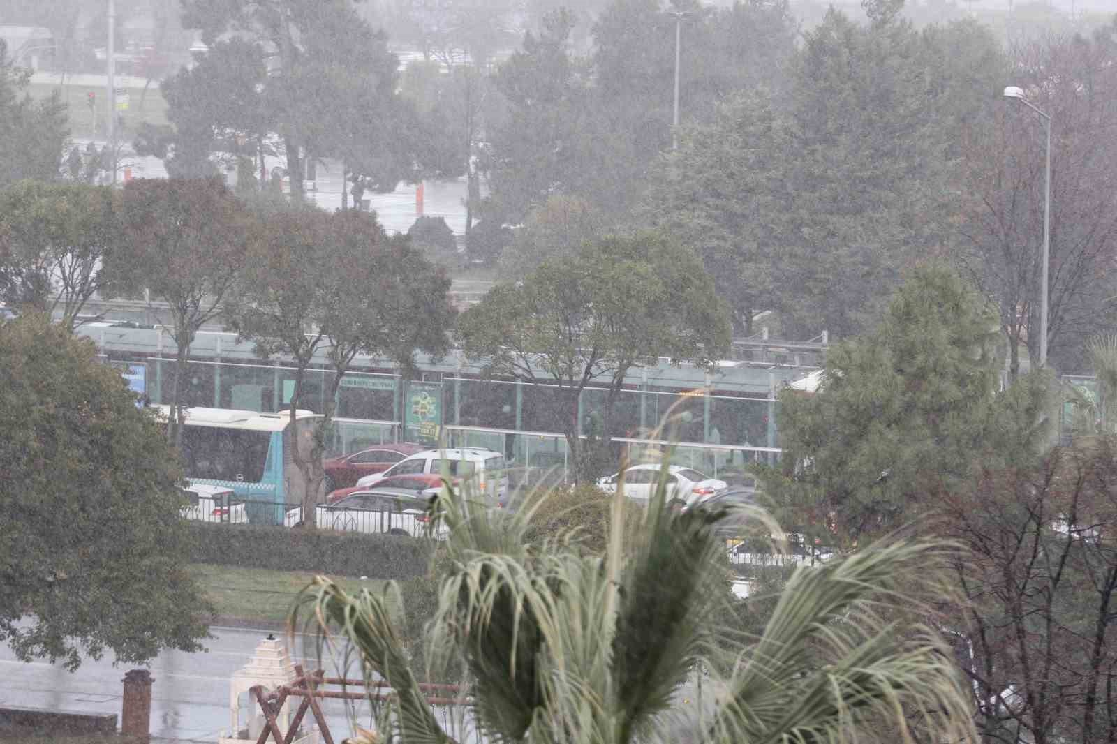 Samsun’da kısa süreli kar yağışı
