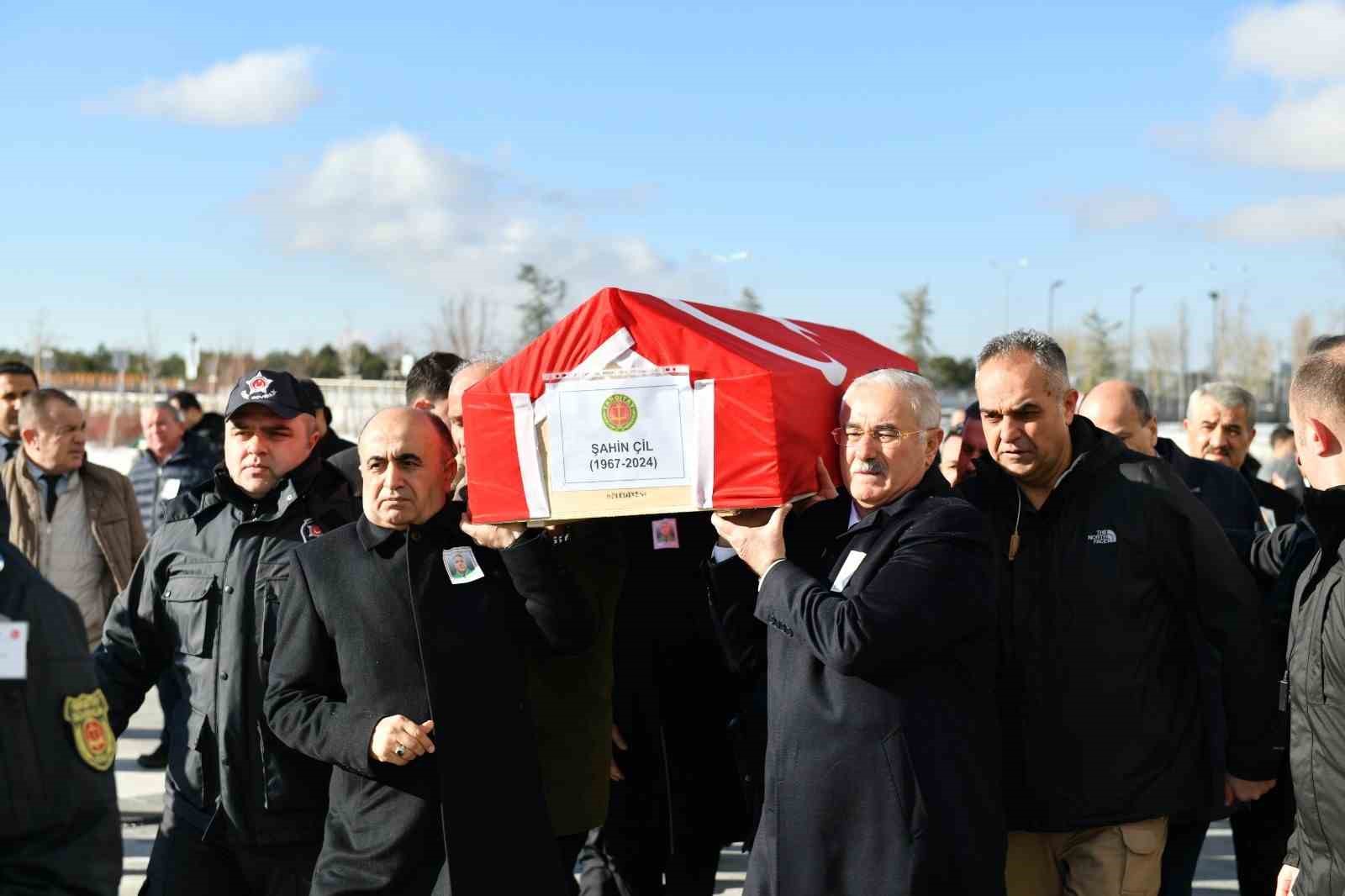 Yargıtay 9. Hukuk Dairesi &Uuml;yesi Şahin &Ccedil;il, Ankara&rsquo;da son yolculuğuna uğurlandı
