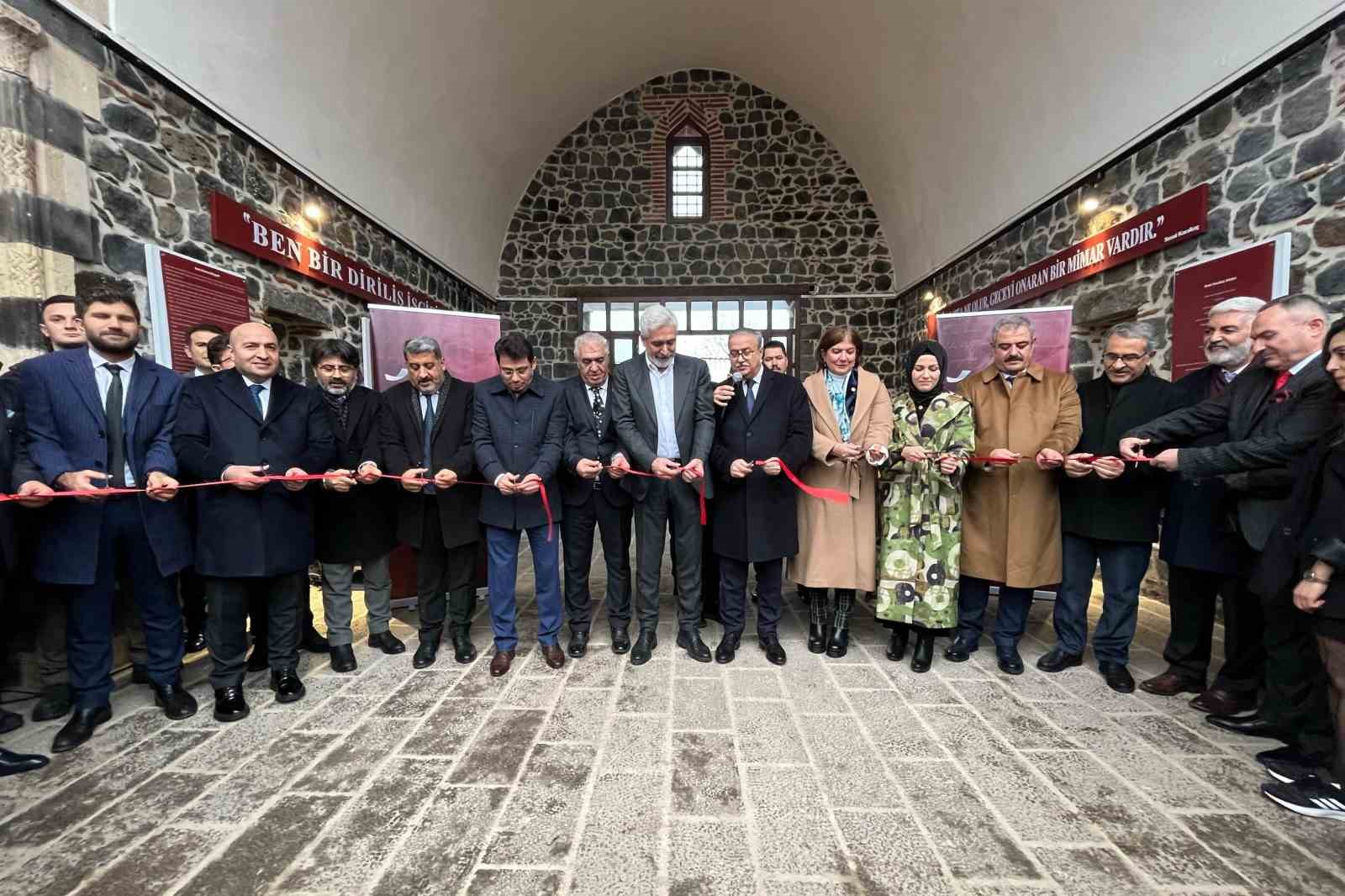 Diyarbakır’da Sezai Karakoç Kültür ve Edebiyat Evi açıldı
