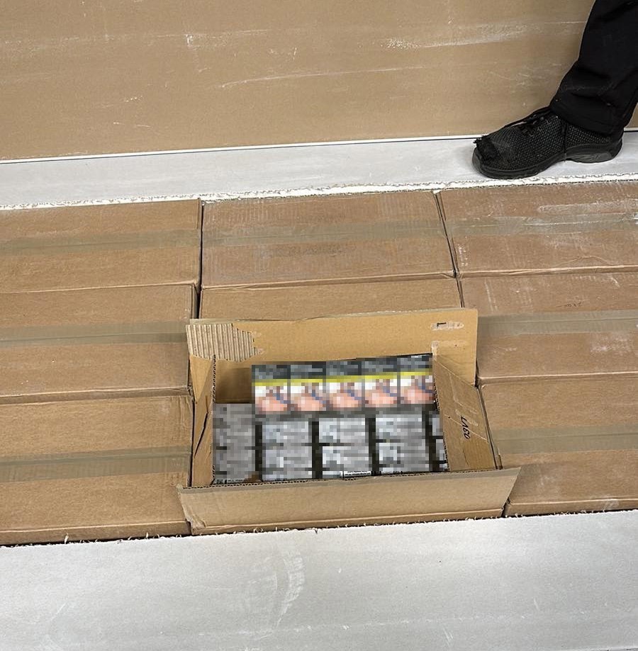 Alçı levhalar arasında 30 bin paket kaçak sigara yakalandı