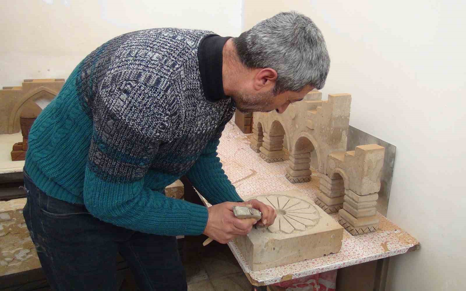 Ahlat&rsquo;ın taş iş&ccedil;iliği gelecek kuşaklara aktarılacak
