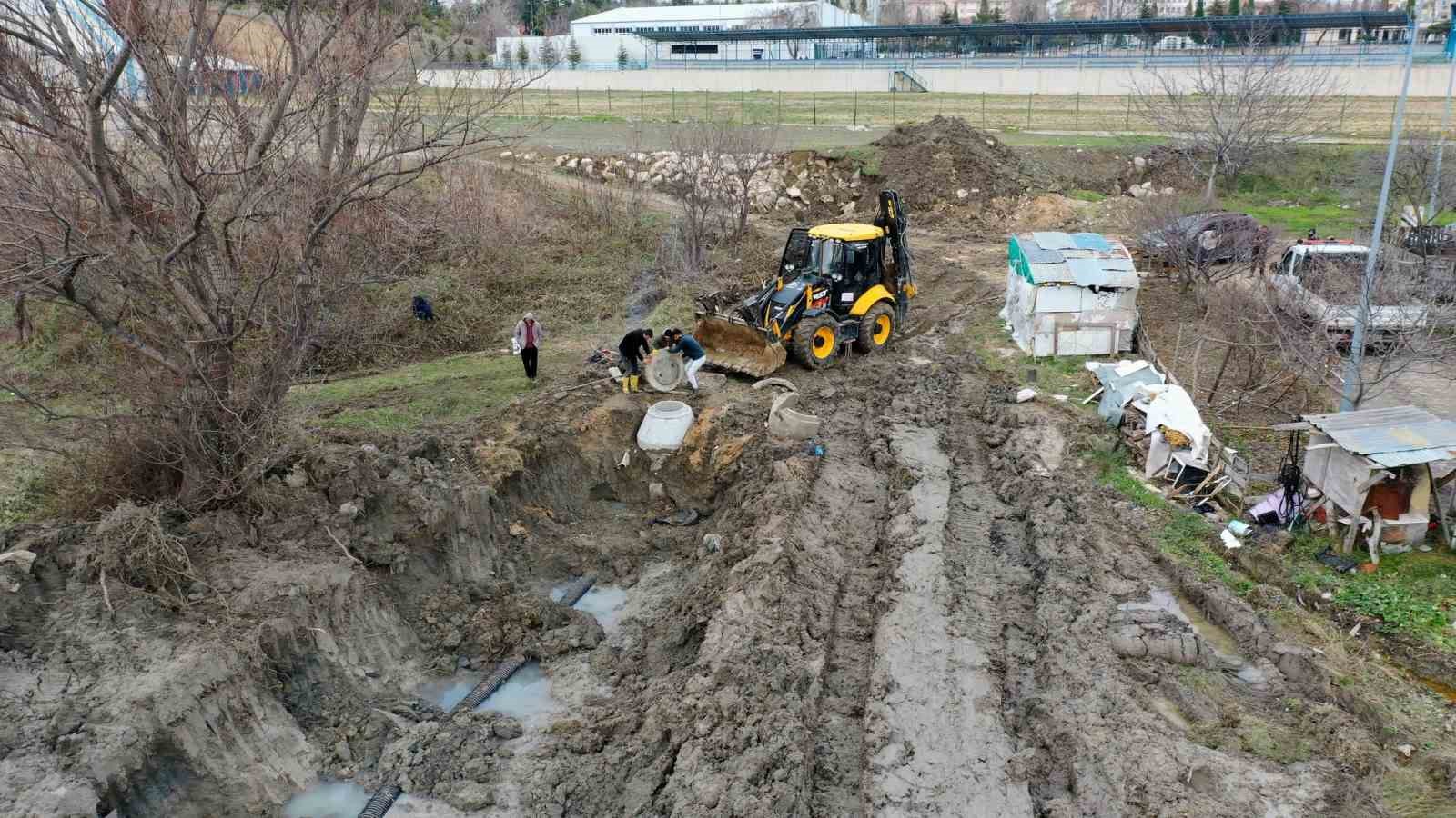 Ana kanalizasyon hattında yenileme çalışması