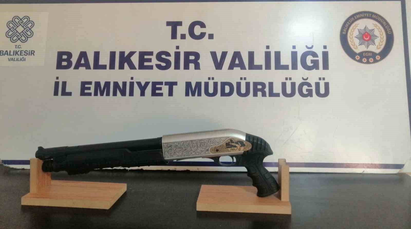 Edremit&rsquo;te asayiş ve trafik uygulamasında aranan 11 kişi yakalandı
