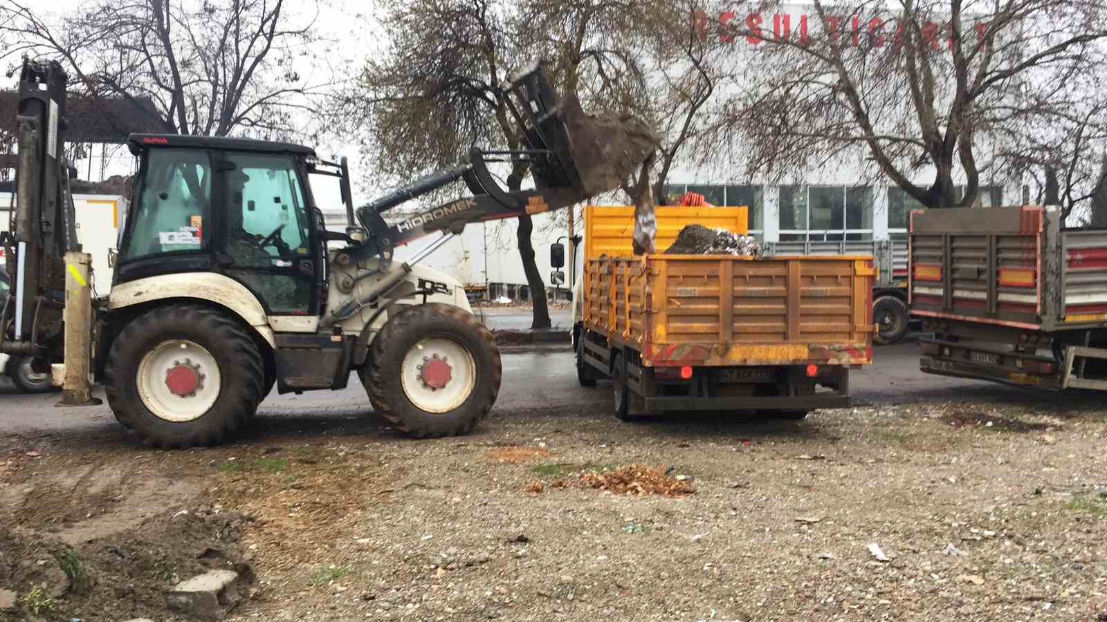 Kahramanmaraş&rsquo;ta inşaat atıkları toplanıyor
