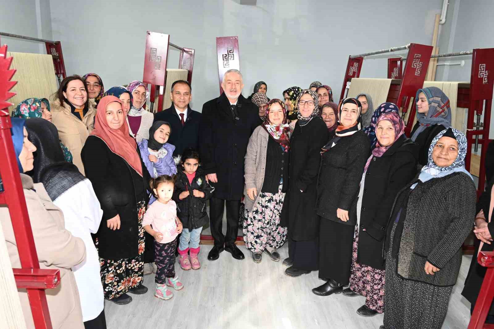 Isparta’da halı dokumacılığı yeniden canlandırılıyor
