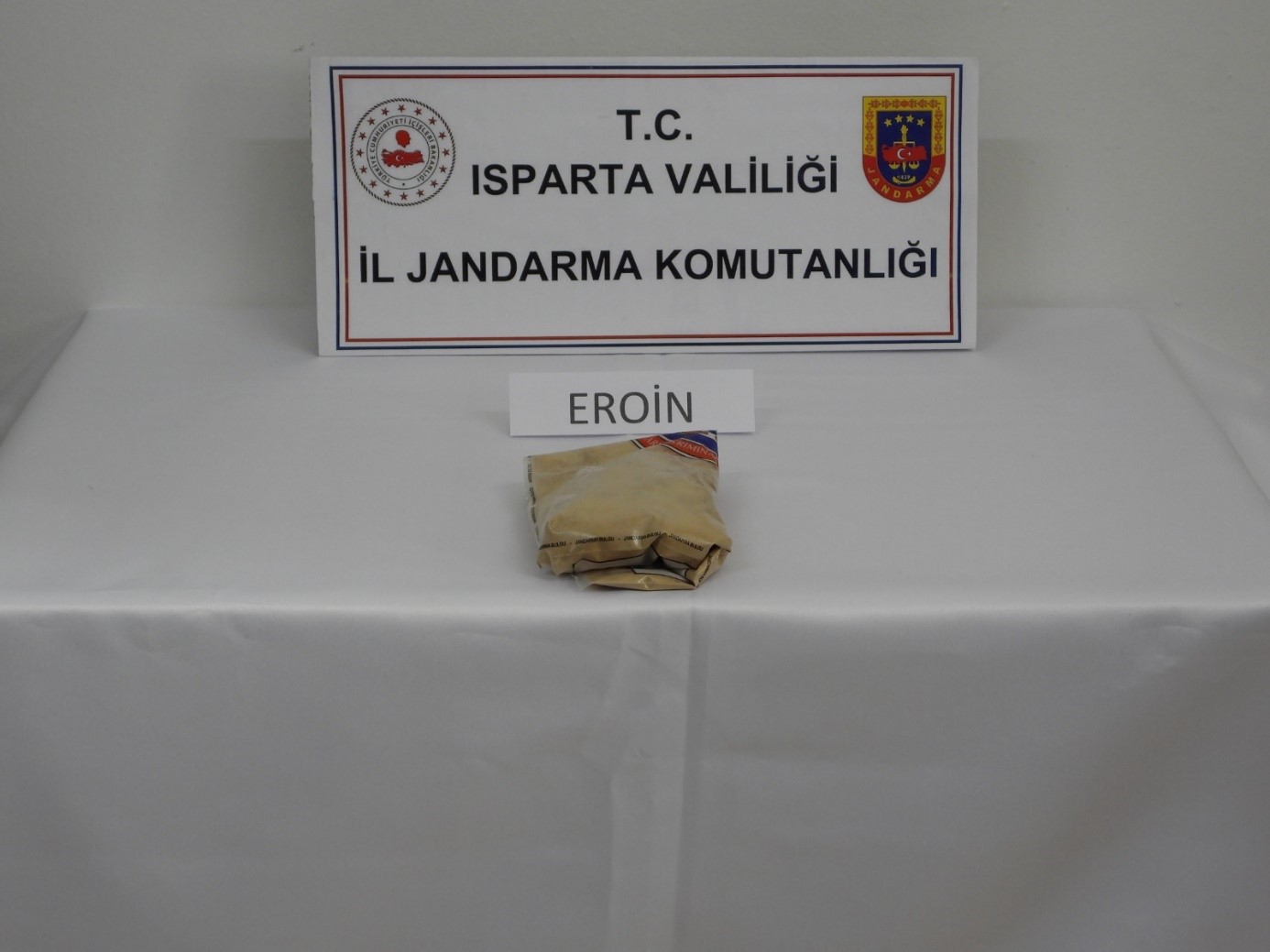 Isparta&rsquo;da uyuşturucu operasyonu: 2 şahıs tutuklandı
