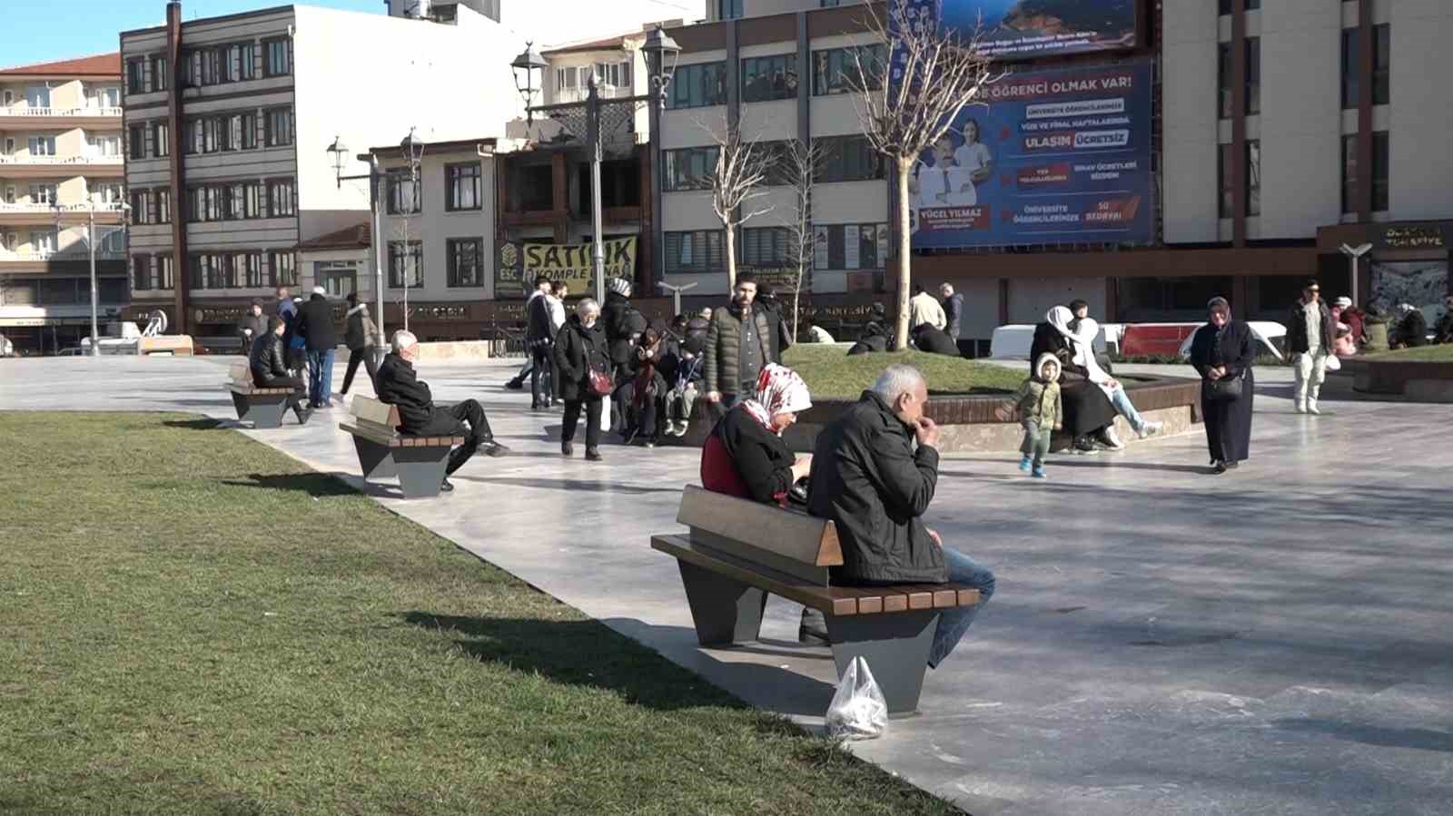 Balıkesir&rsquo;e kar beklenirken bahar geldi
