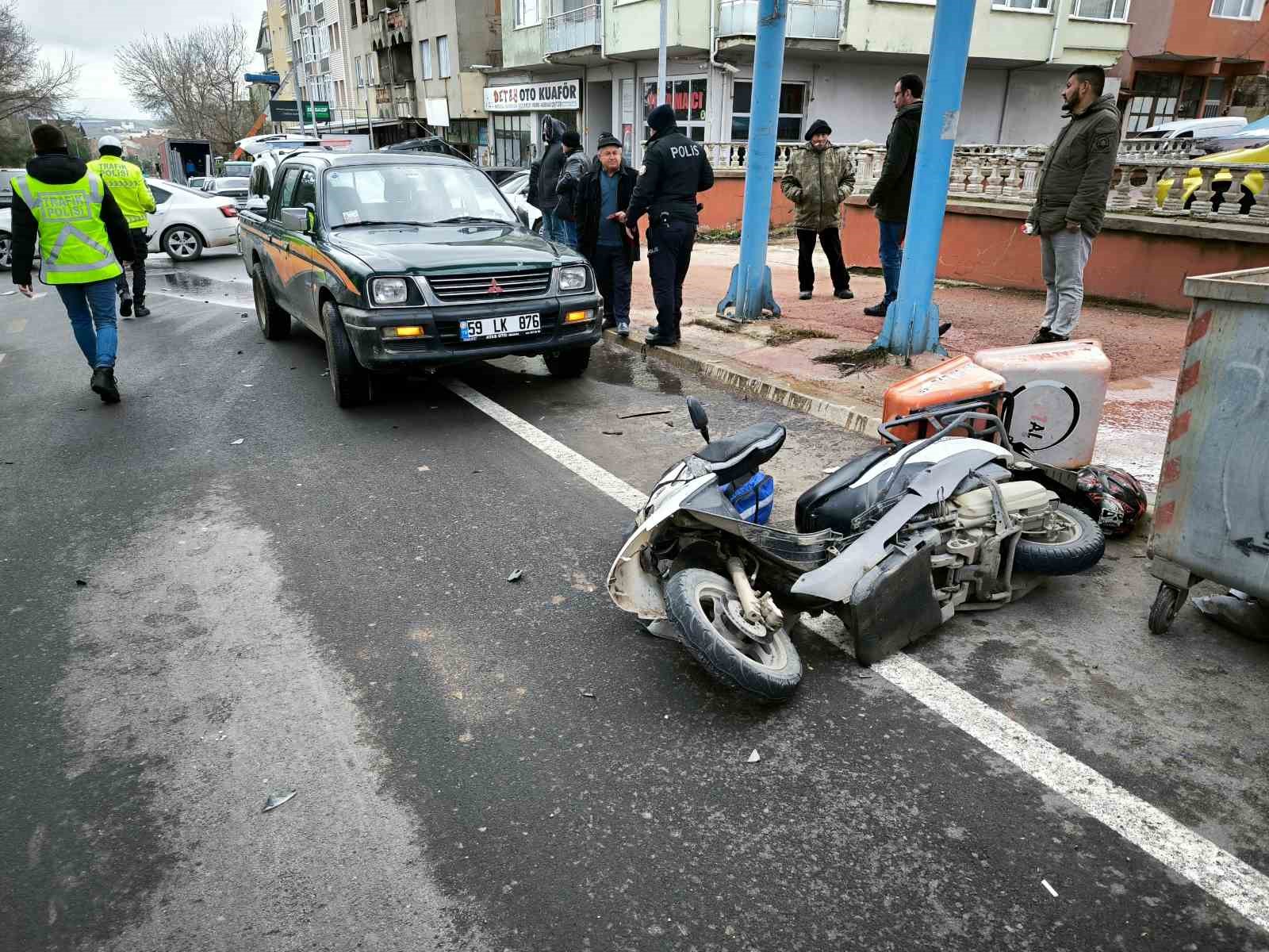 Tekirdağ&rsquo;da motosiklet ile kamyonet &ccedil;arpıştı: 1 yaralı
