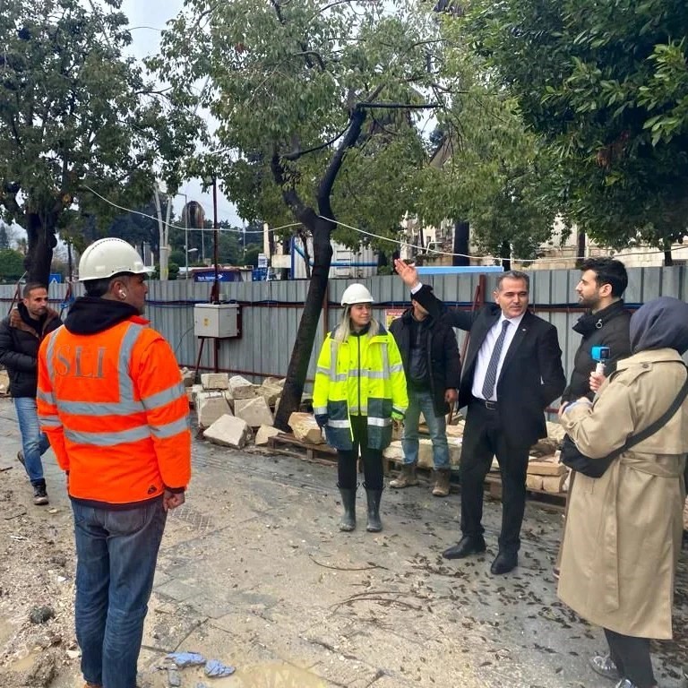 Antakya Kaymakamı Akdaş, depremde yıkılan tarihi meclis binasında yürütülen çalışmaları yerinde inceledi
