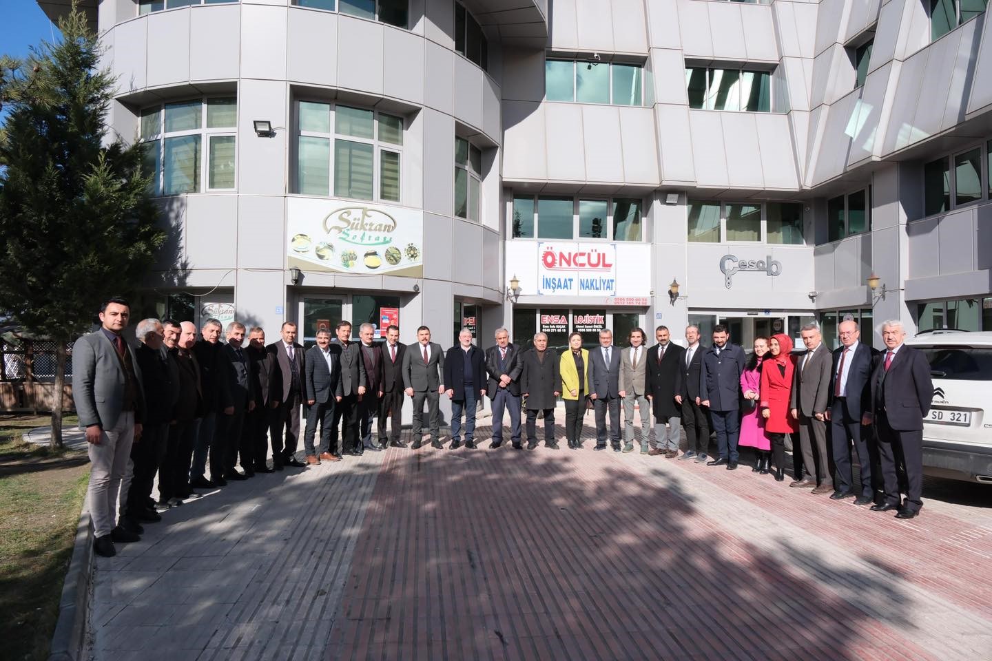 Başkan Aşgın ÇESOB’u ziyaret etti: “Esnafımızla gönül gönüle yol yürümeye devam edeceğiz”