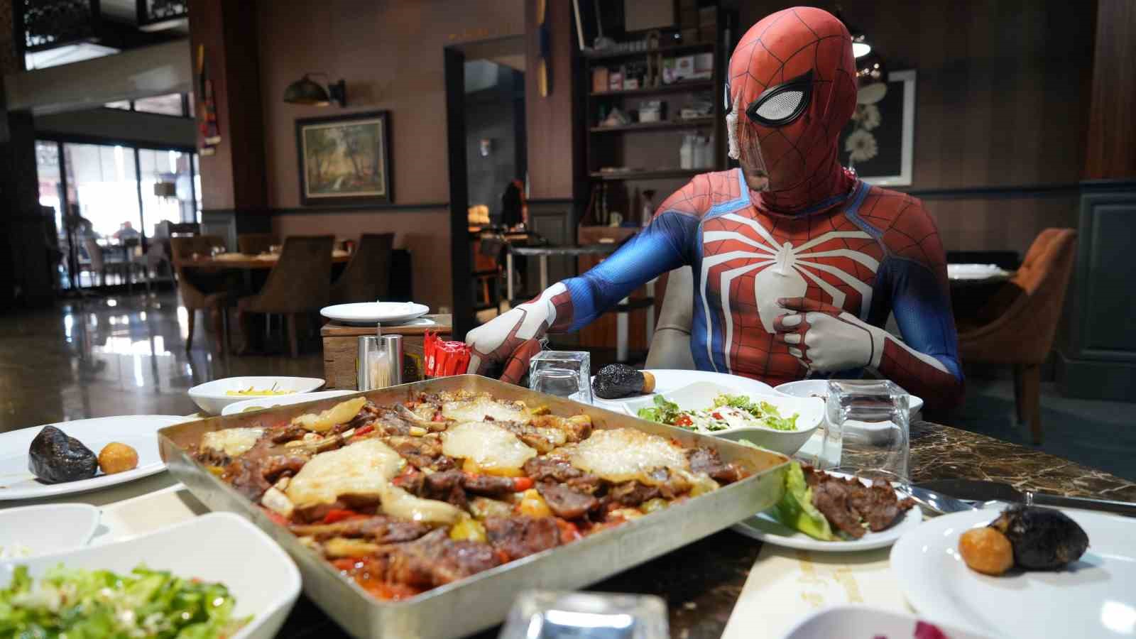 Şehir şehir gezen "örümcek adam" Kırıkkale’de: Yüzlerce yıllık efsane lezzete hayran kaldı